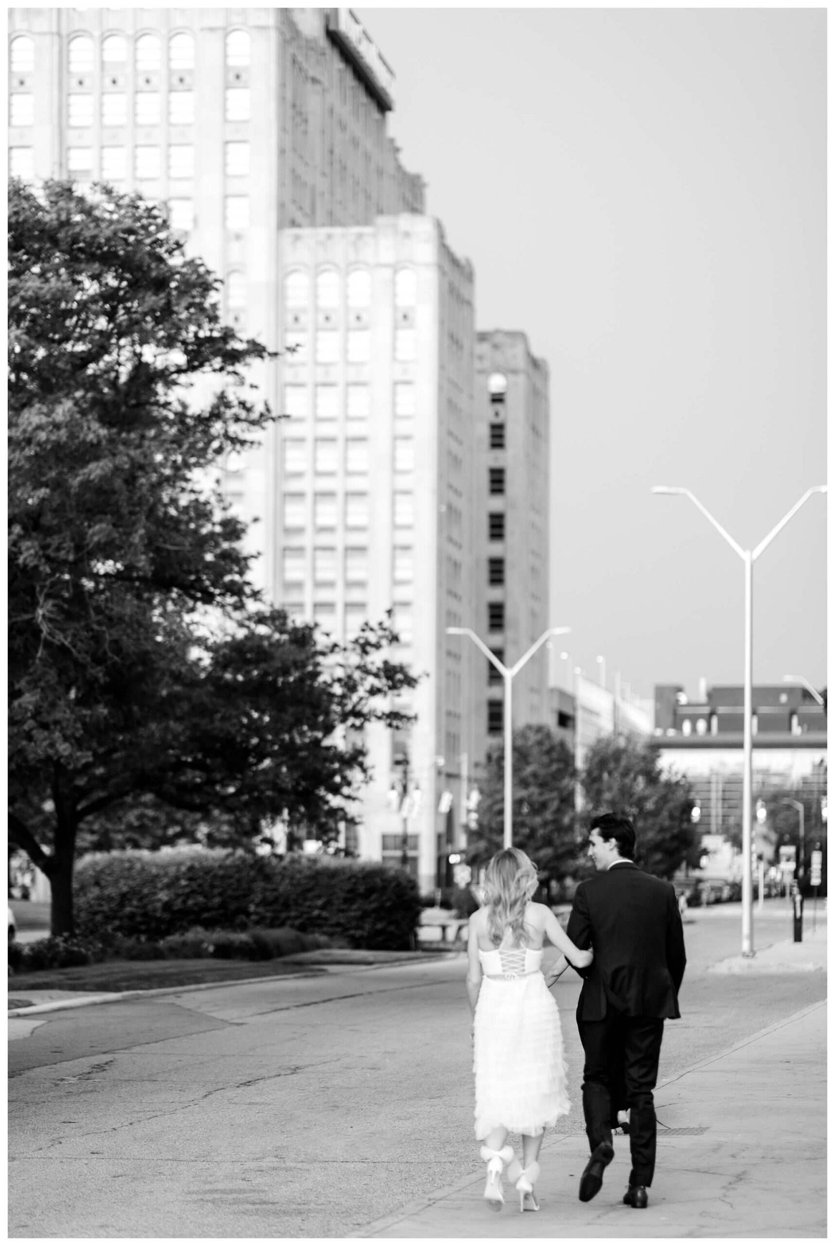 beautiful romantic hollywood style bar engagement shoot in downtown detroit at the monarch club and DIA by josh and andrea photograpy 