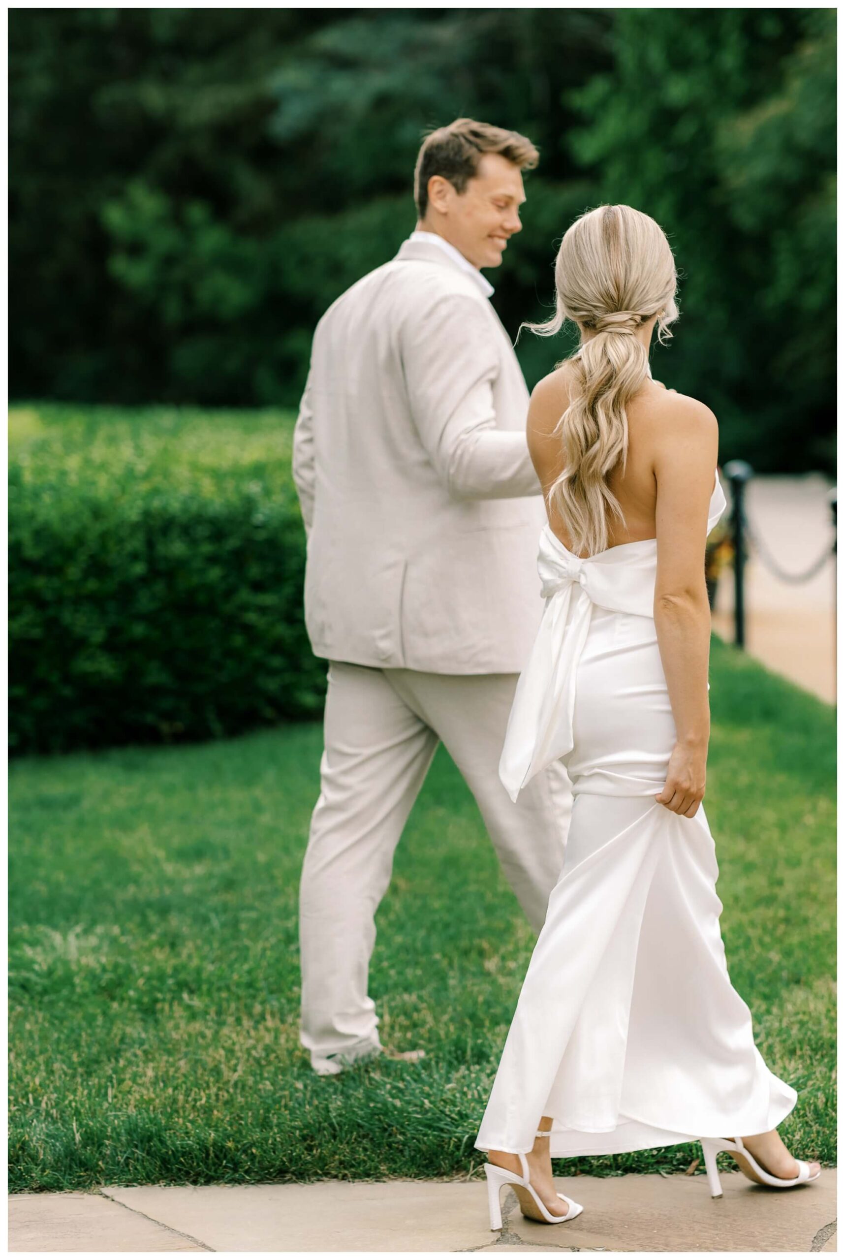 elegant romantic estate engagement shoot at the felt mansion near grand rapids by josh and andrea photograpy 