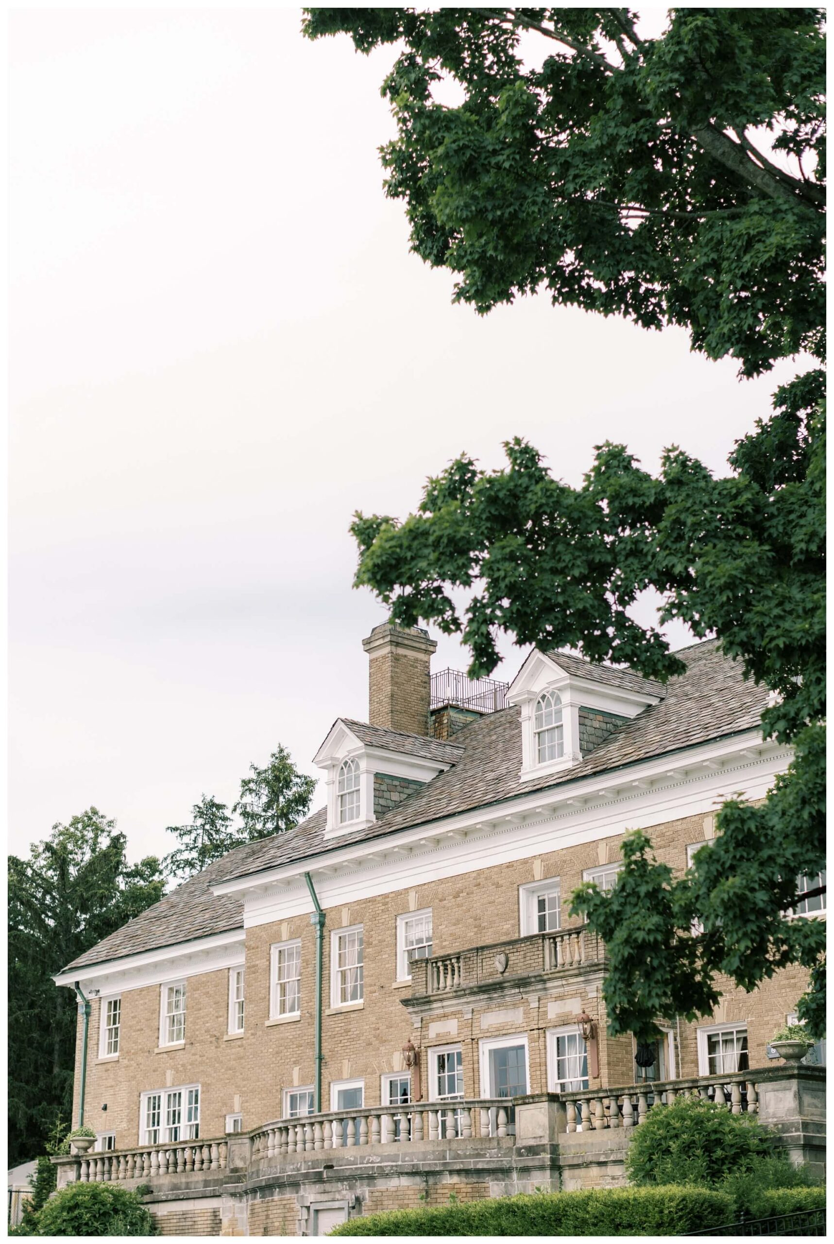 elegant romantic estate engagement shoot at the felt mansion near grand rapids by josh and andrea photograpy 