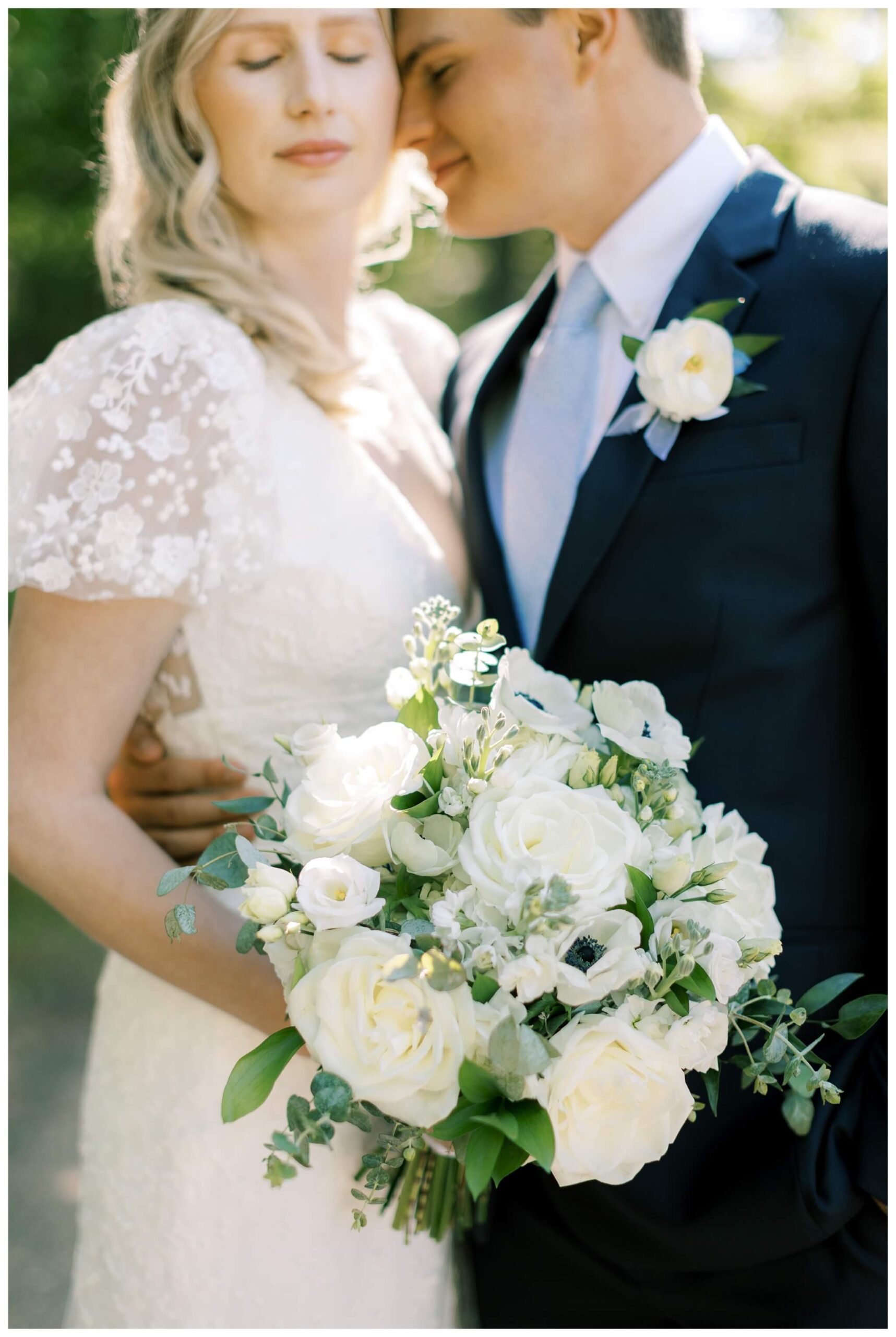 dreamy romantic lakeside wedding near Traverse City michigan by Josh and Andrea photography 