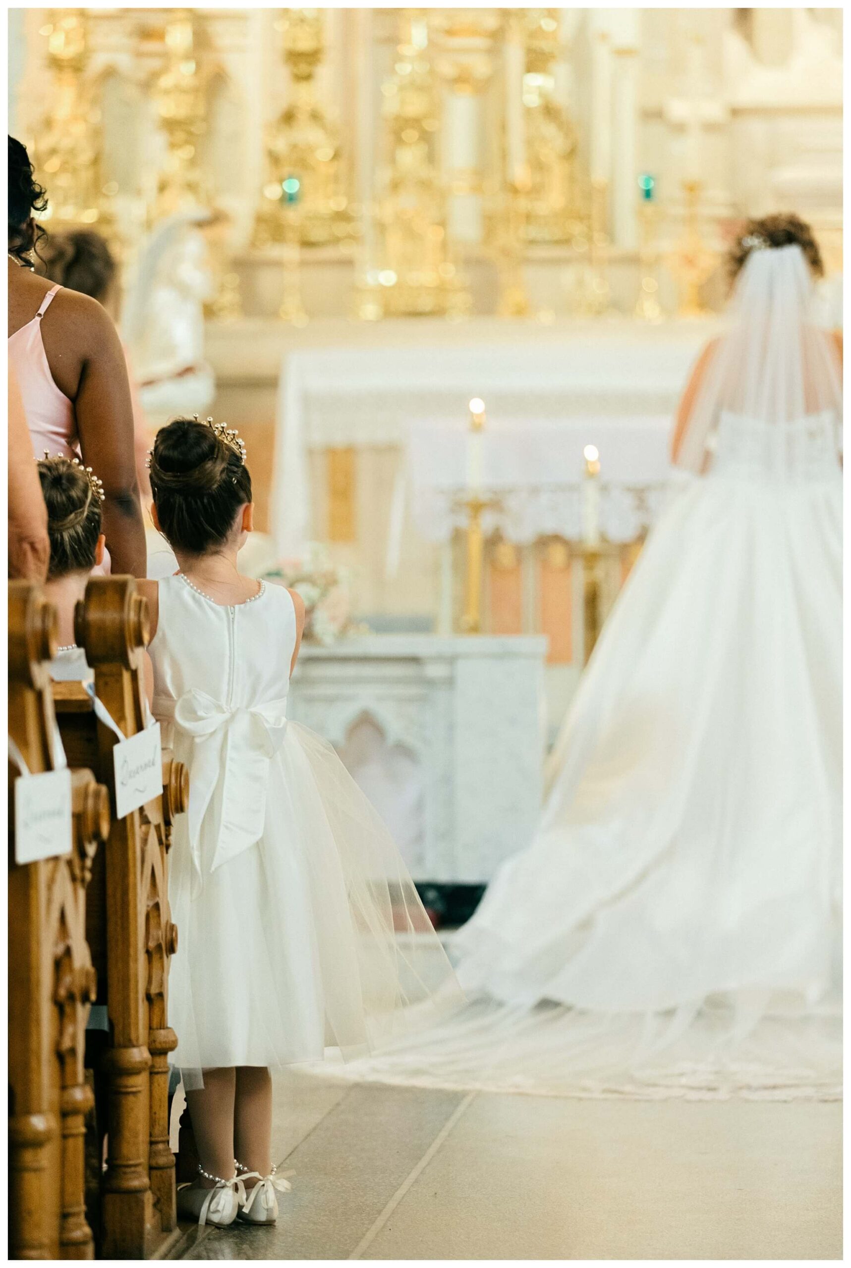 timeless ballroom wedding in downtown detroit at the colony club with motor city vintage rentals and josh and andrea photography