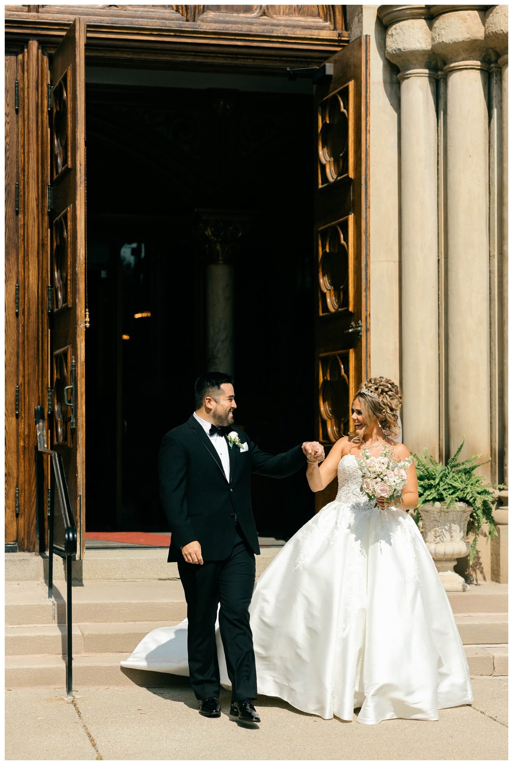 timeless ballroom wedding in downtown detroit at the colony club with motor city vintage rentals and josh and andrea photography