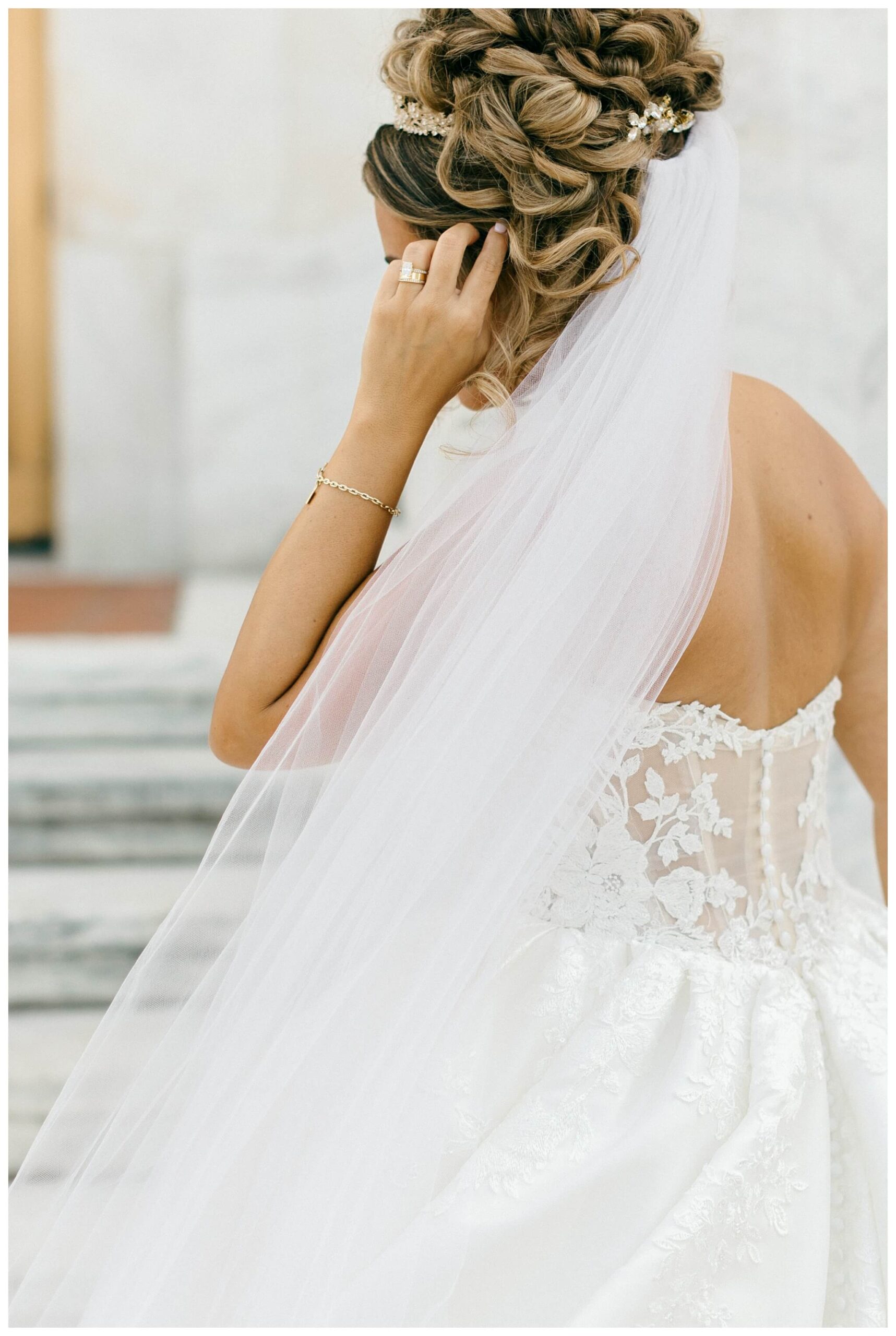 timeless ballroom wedding in downtown detroit at the colony club with motor city vintage rentals and josh and andrea photography