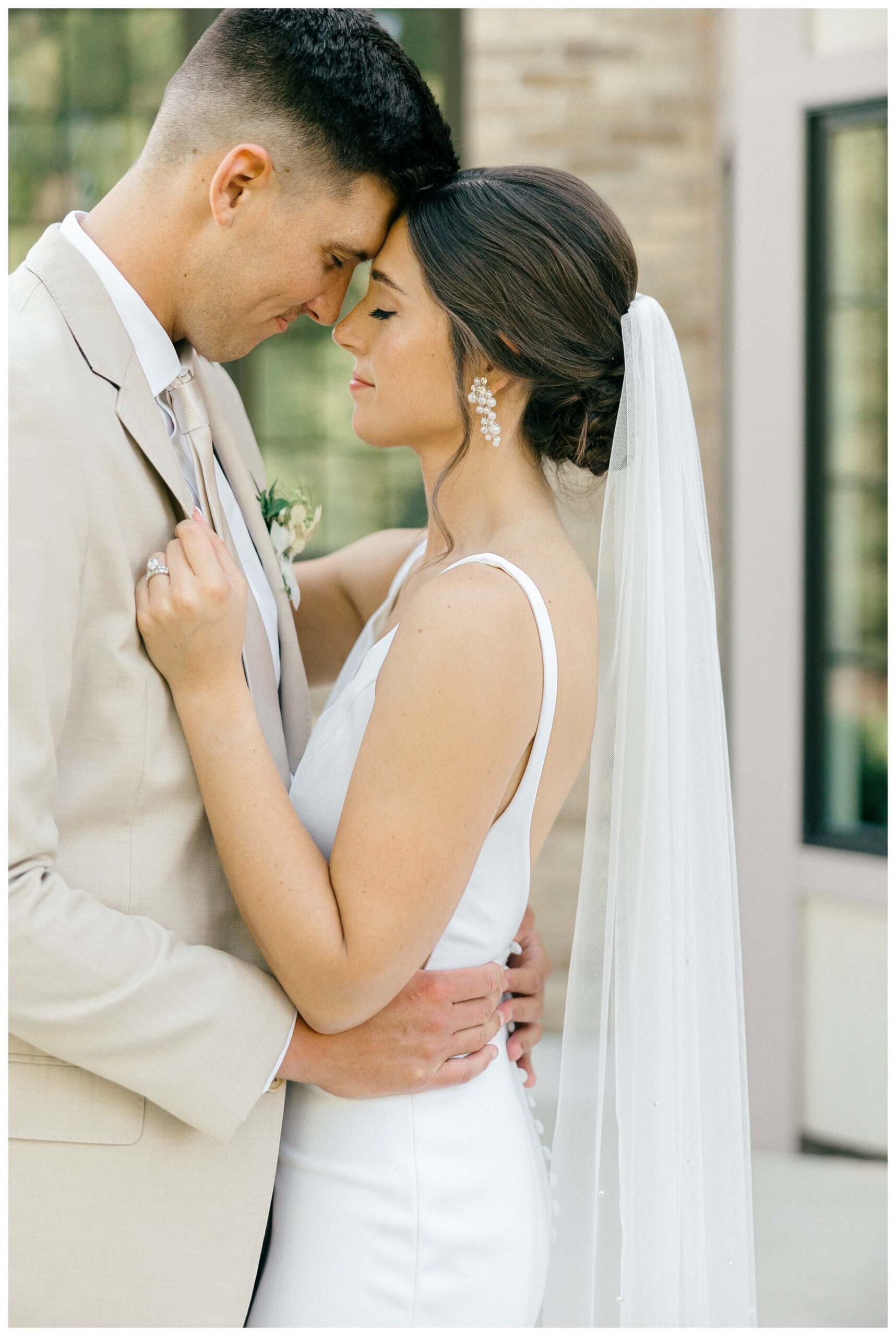 lovely romantic estate summer wedding at venue 3two in grand rapids michigan by josh and andrea photography