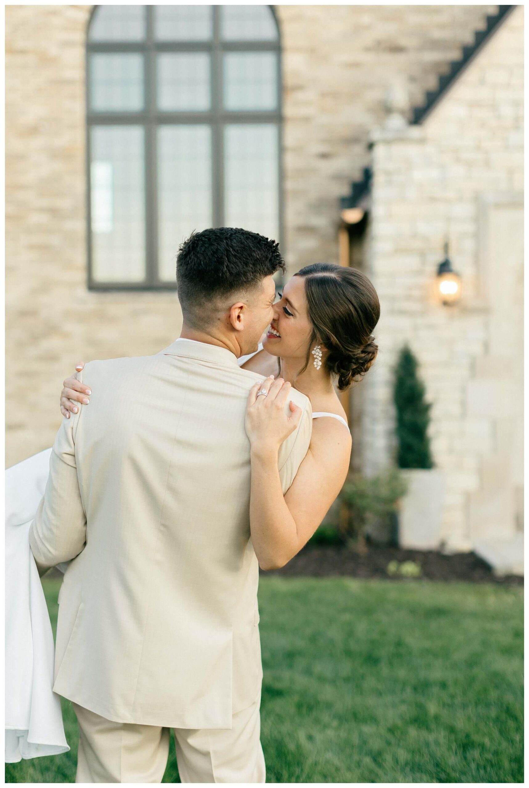 lovely romantic estate summer wedding at venue 3two in grand rapids michigan by josh and andrea photography