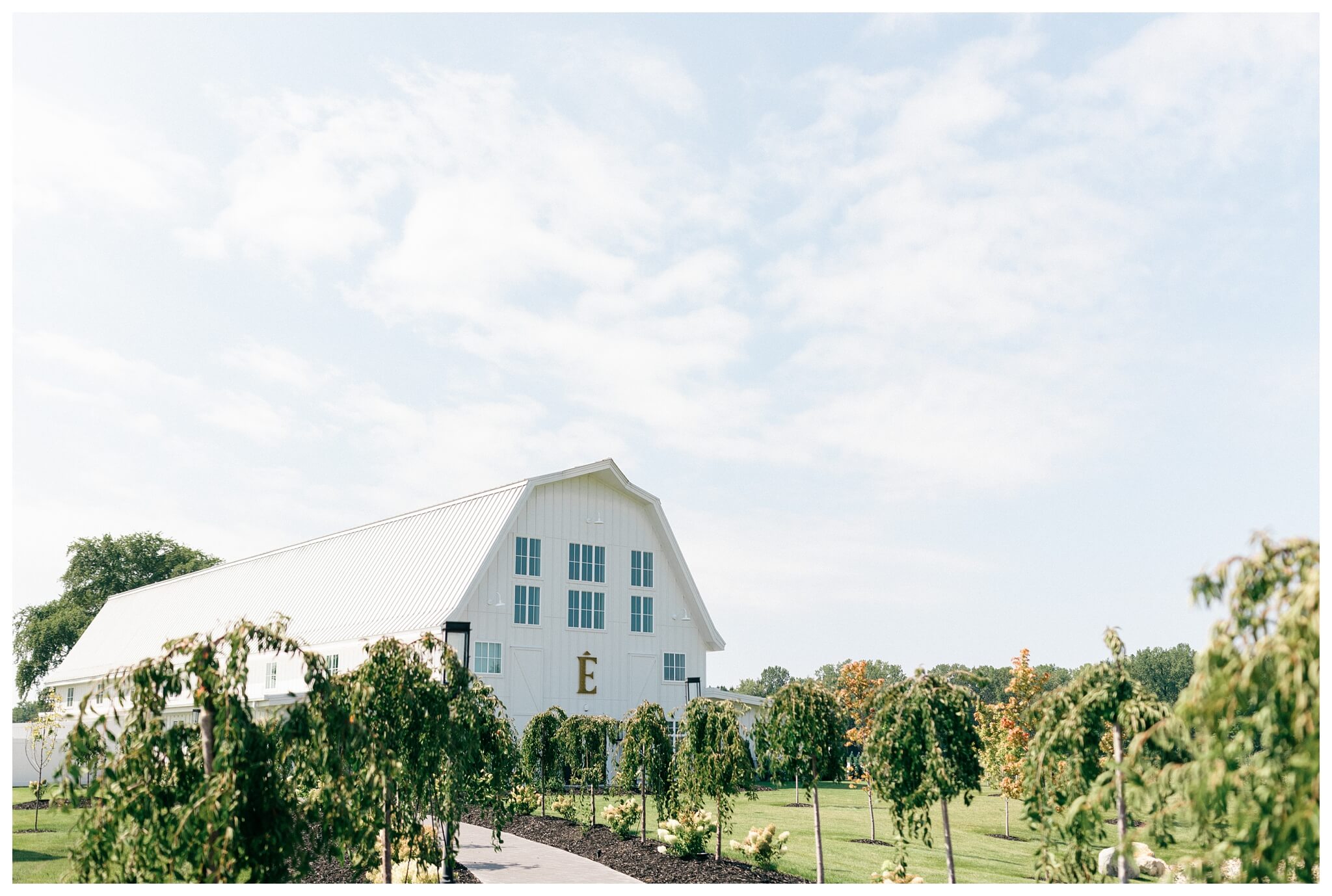 white barn wedding with parasols at etre farms in saint joseph michigan by josh and andrea photography