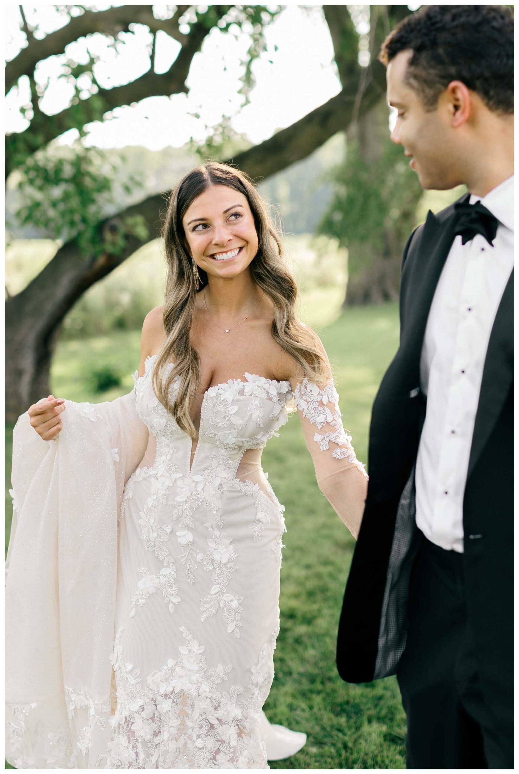 gorgeous white barn wedding at etre farms near saint joseph michigan by josh and andrea photography