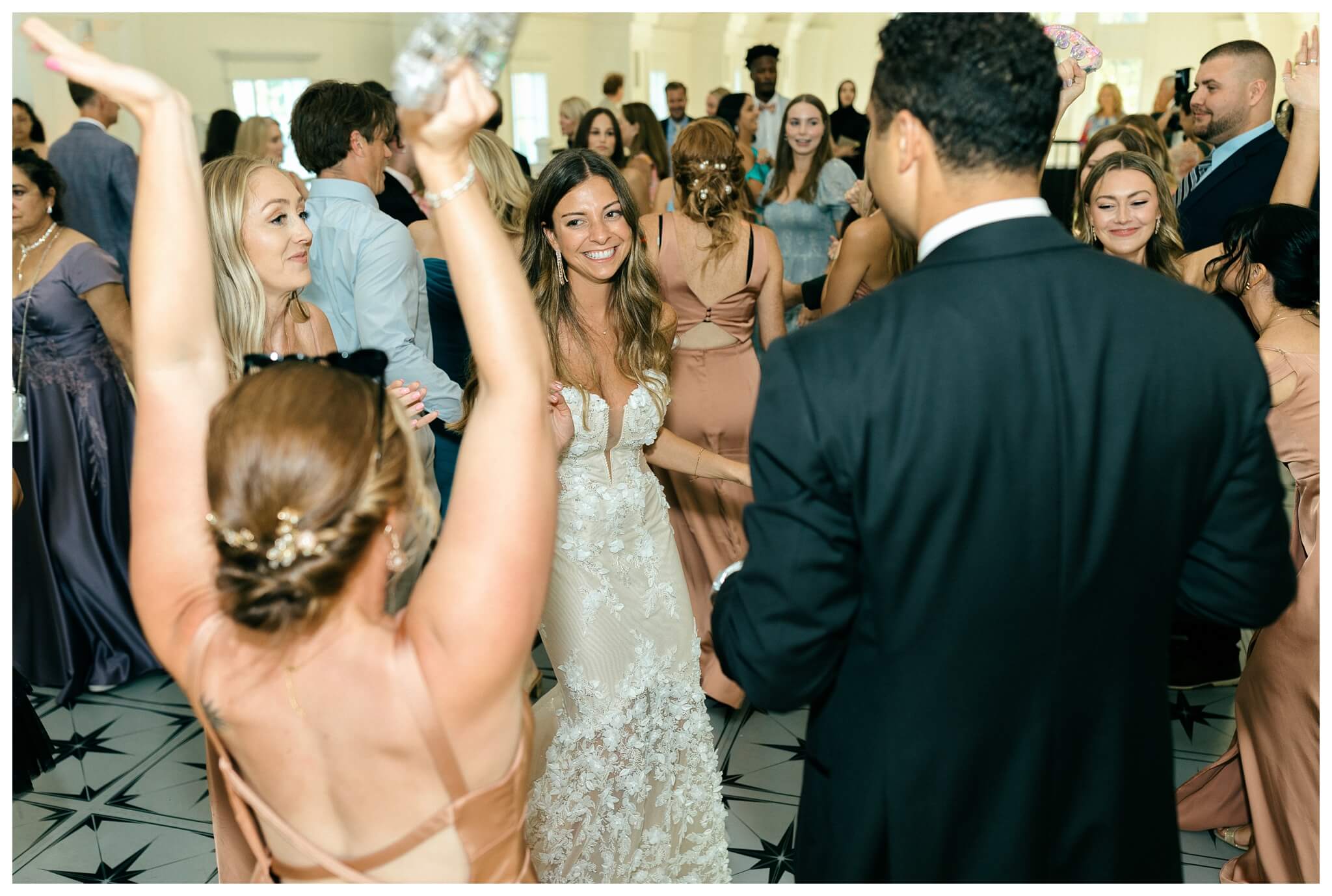 gorgeous white barn wedding at etre farms near saint joseph michigan by josh and andrea photography