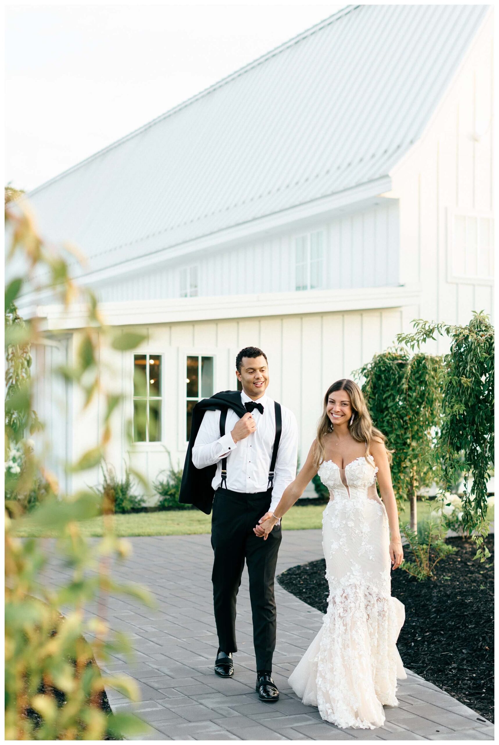 gorgeous white barn wedding at etre farms near saint joseph michigan by josh and andrea photography