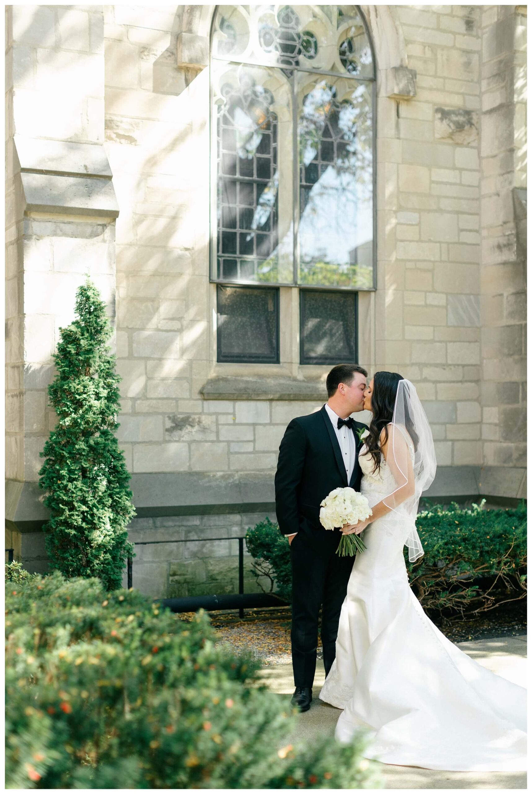 elegant refined hotel wedding at the Daxton hotel in birmingham michigan by josh and andrea photography