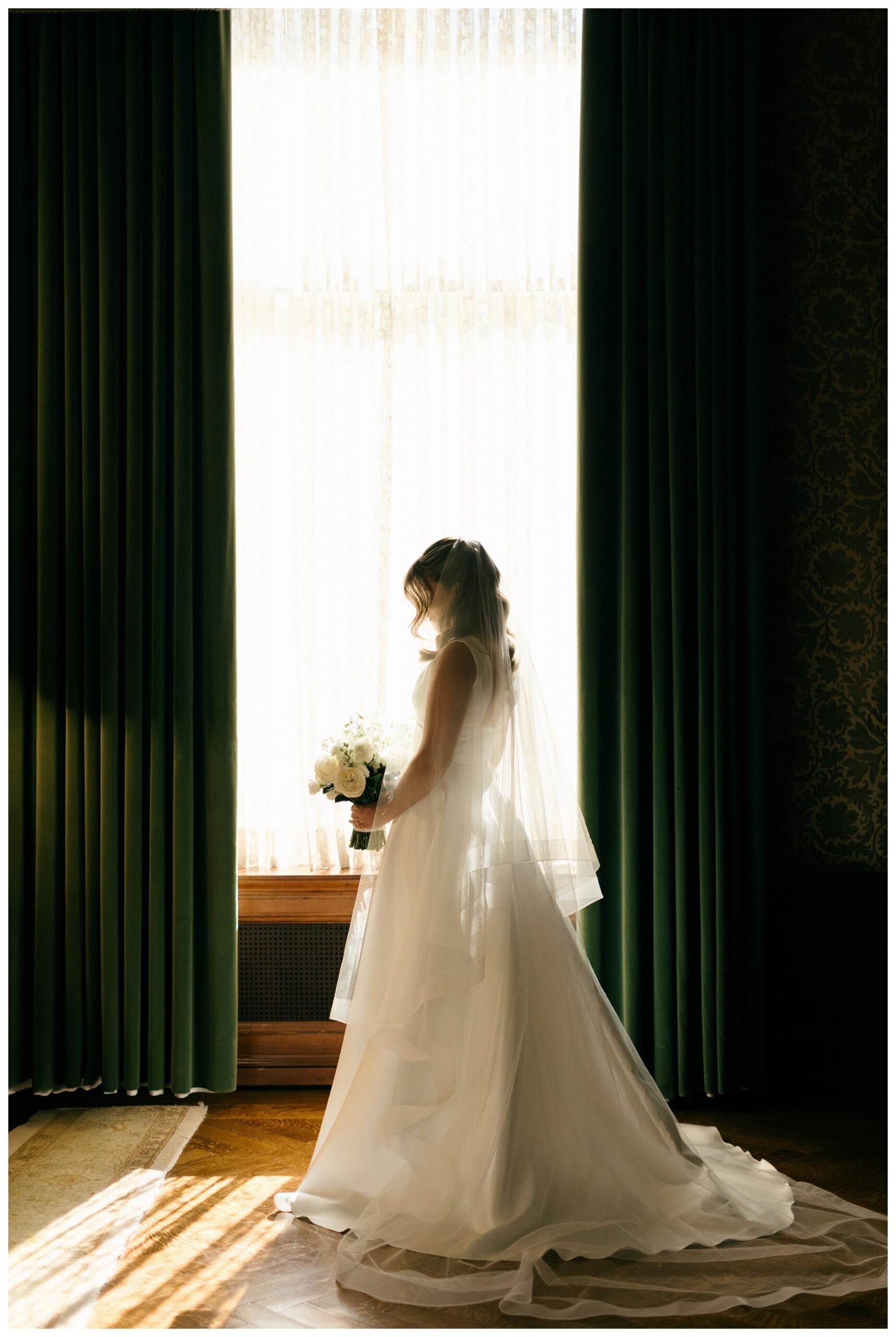 beautiful historic iconic black tie wedding in downtown detroit at the detroit athletic club by josh and andrea photography