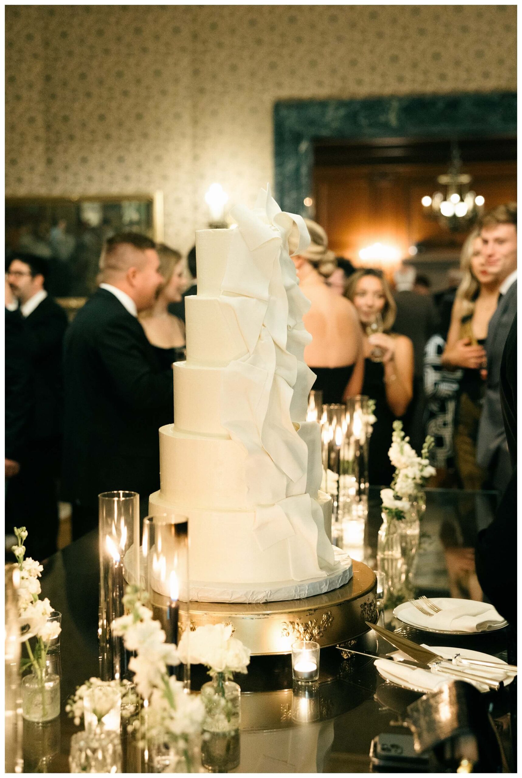 beautiful historic iconic black tie wedding in downtown detroit at the detroit athletic club by josh and andrea photography