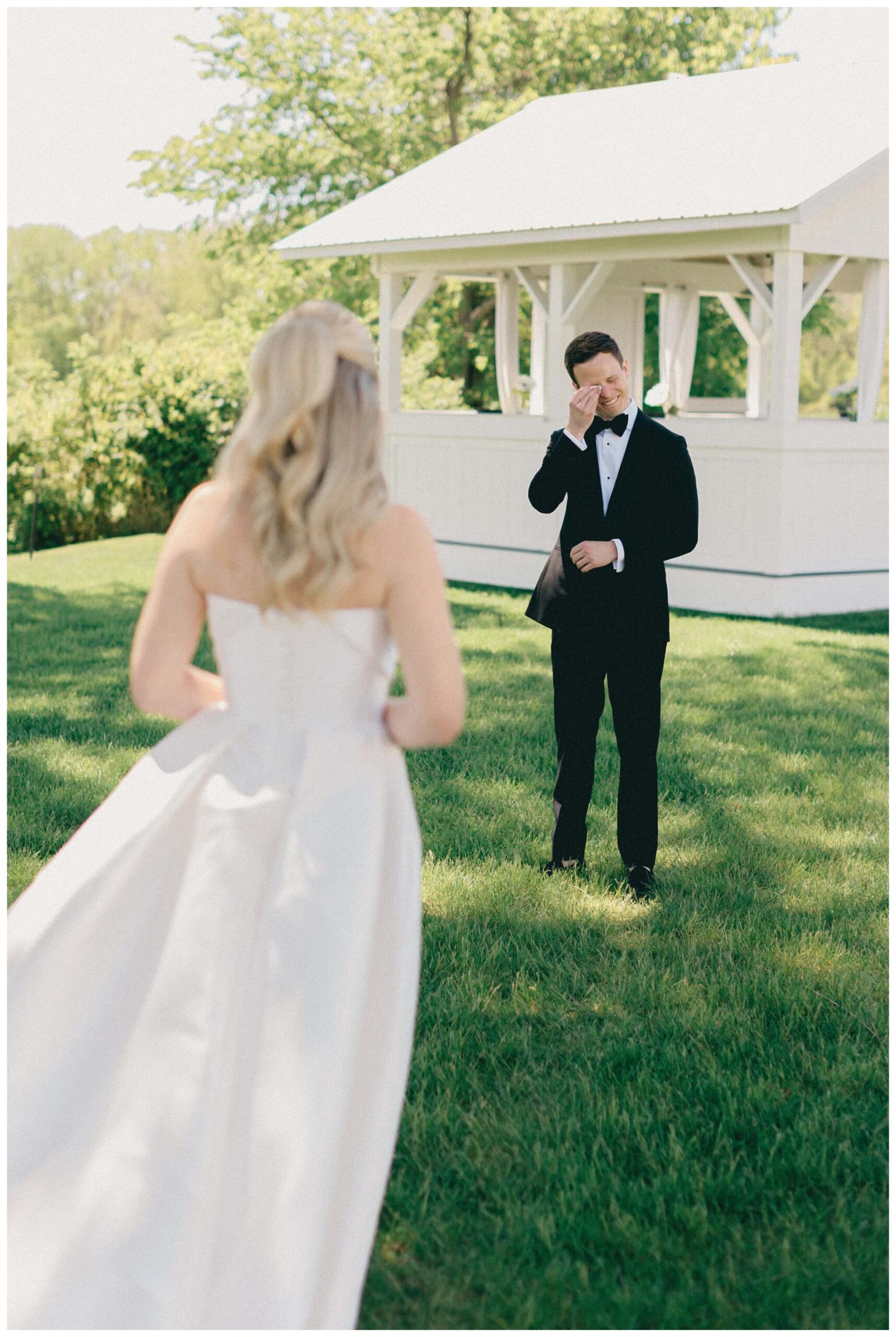 colorful white barn wedding at etre farms by lake michigan near saint joseph michigan by josh and andrea photography 
