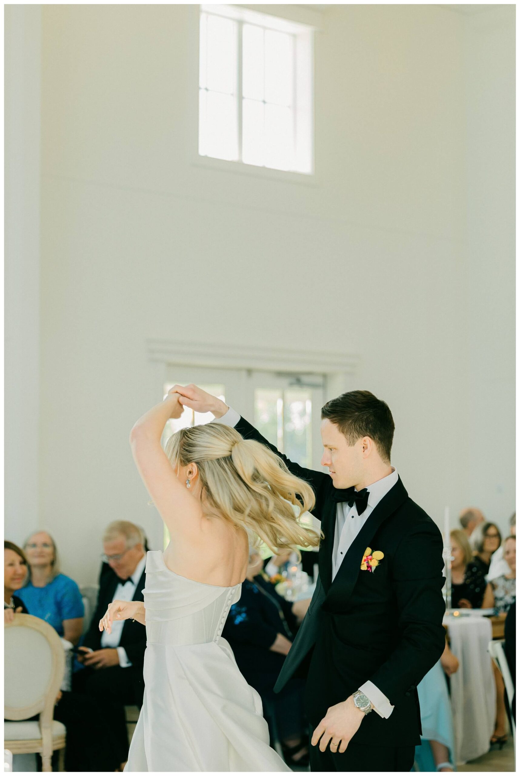 colorful white barn wedding at etre farms by lake michigan near saint joseph michigan by josh and andrea photography 