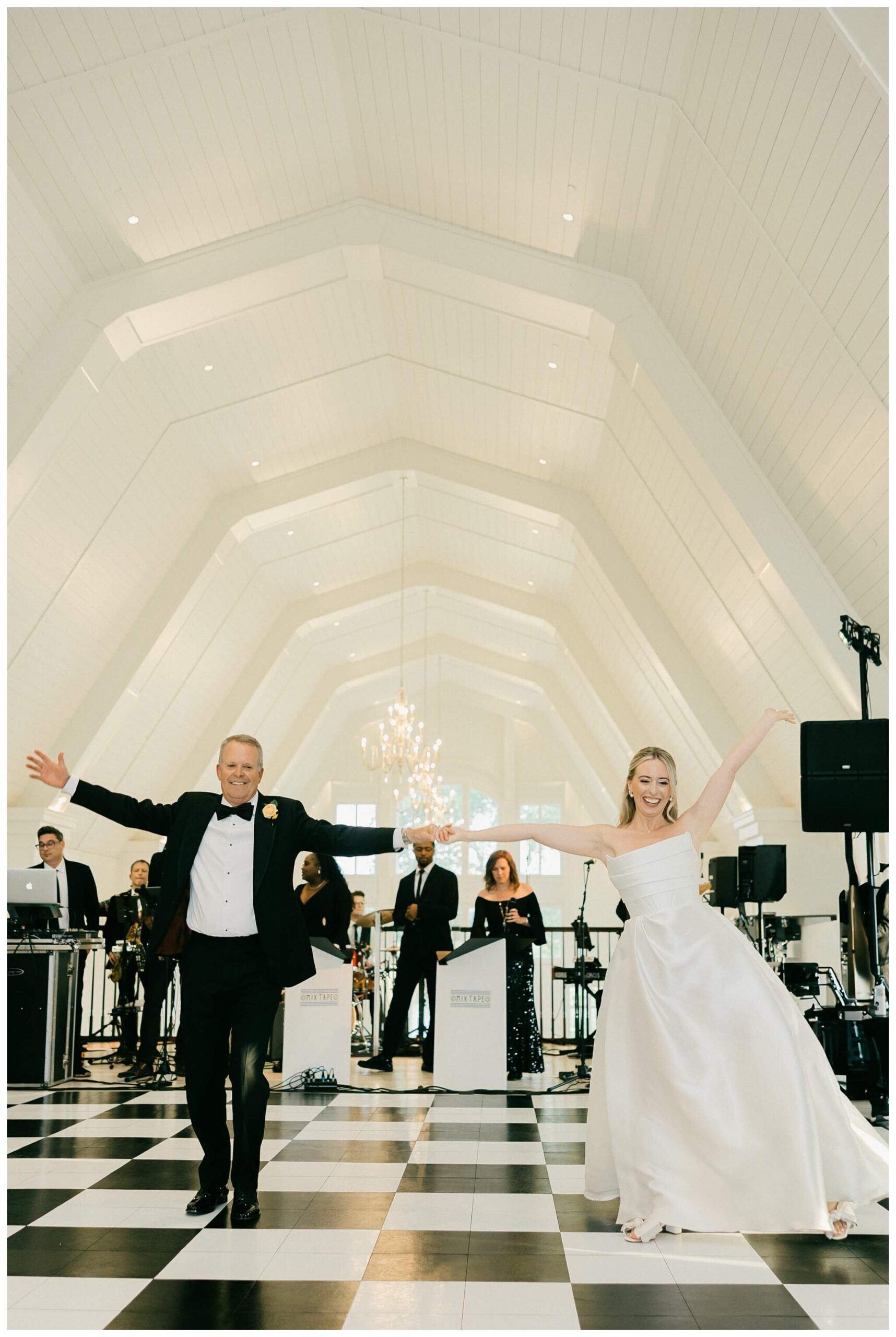 colorful white barn wedding at etre farms by lake michigan near saint joseph michigan by josh and andrea photography 