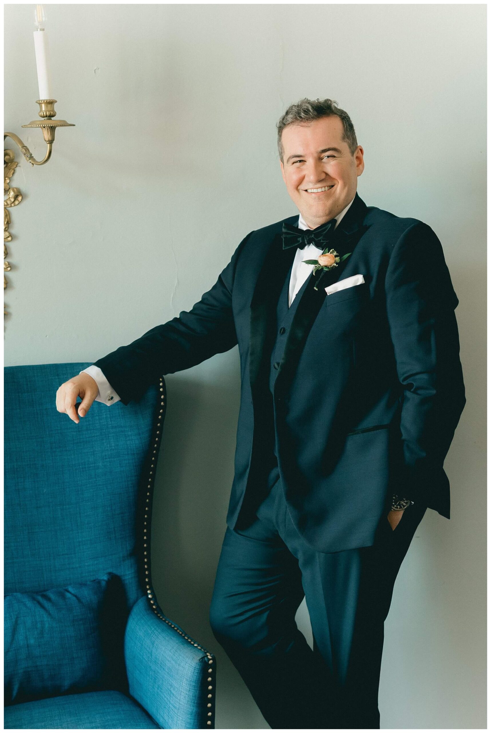 romantic beautiful mansion wedding photos at the war memorial in grosse pointe michigan by fear no more events and josh and andrea photography