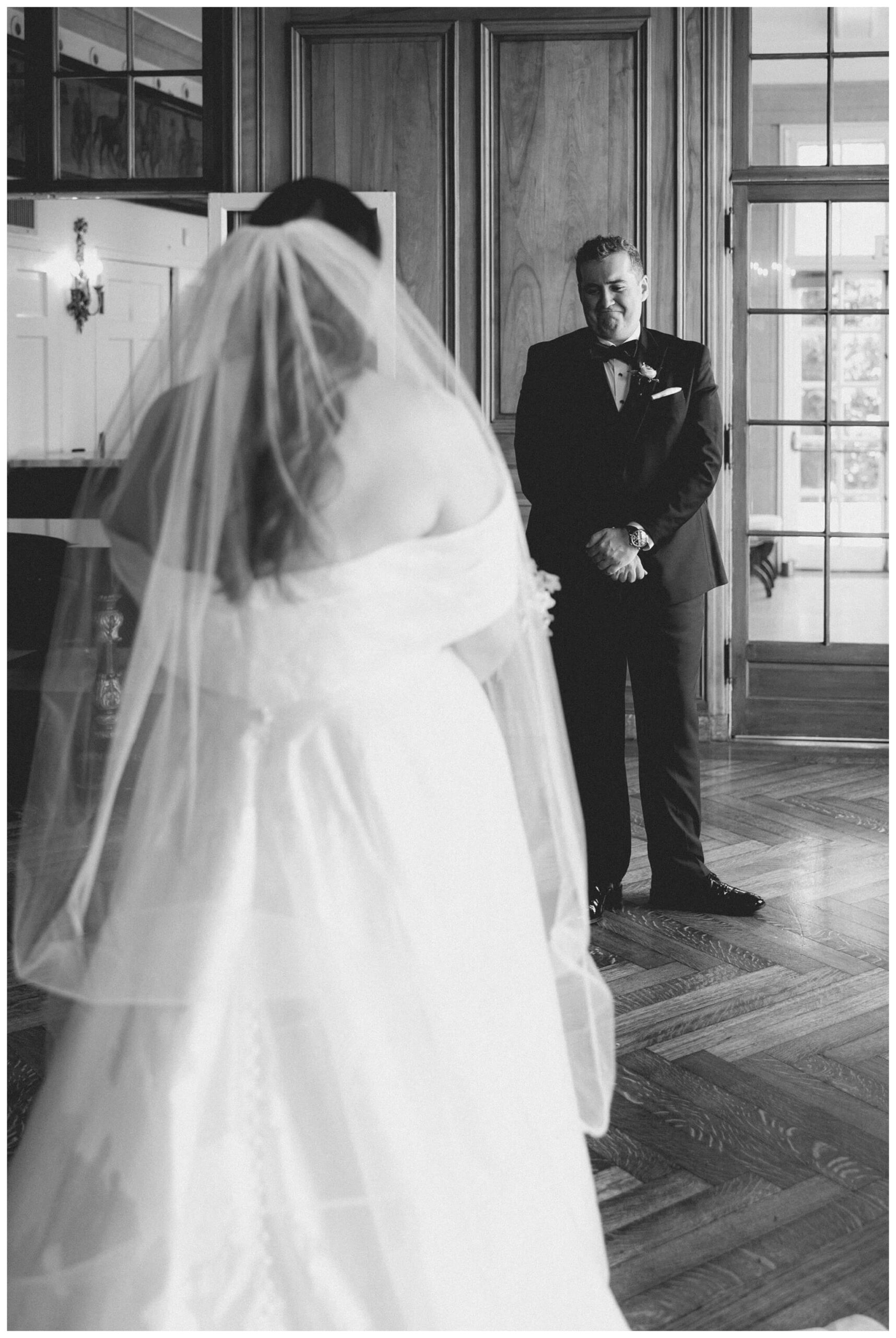 romantic beautiful mansion wedding photos at the war memorial in grosse pointe michigan by fear no more events and josh and andrea photography
