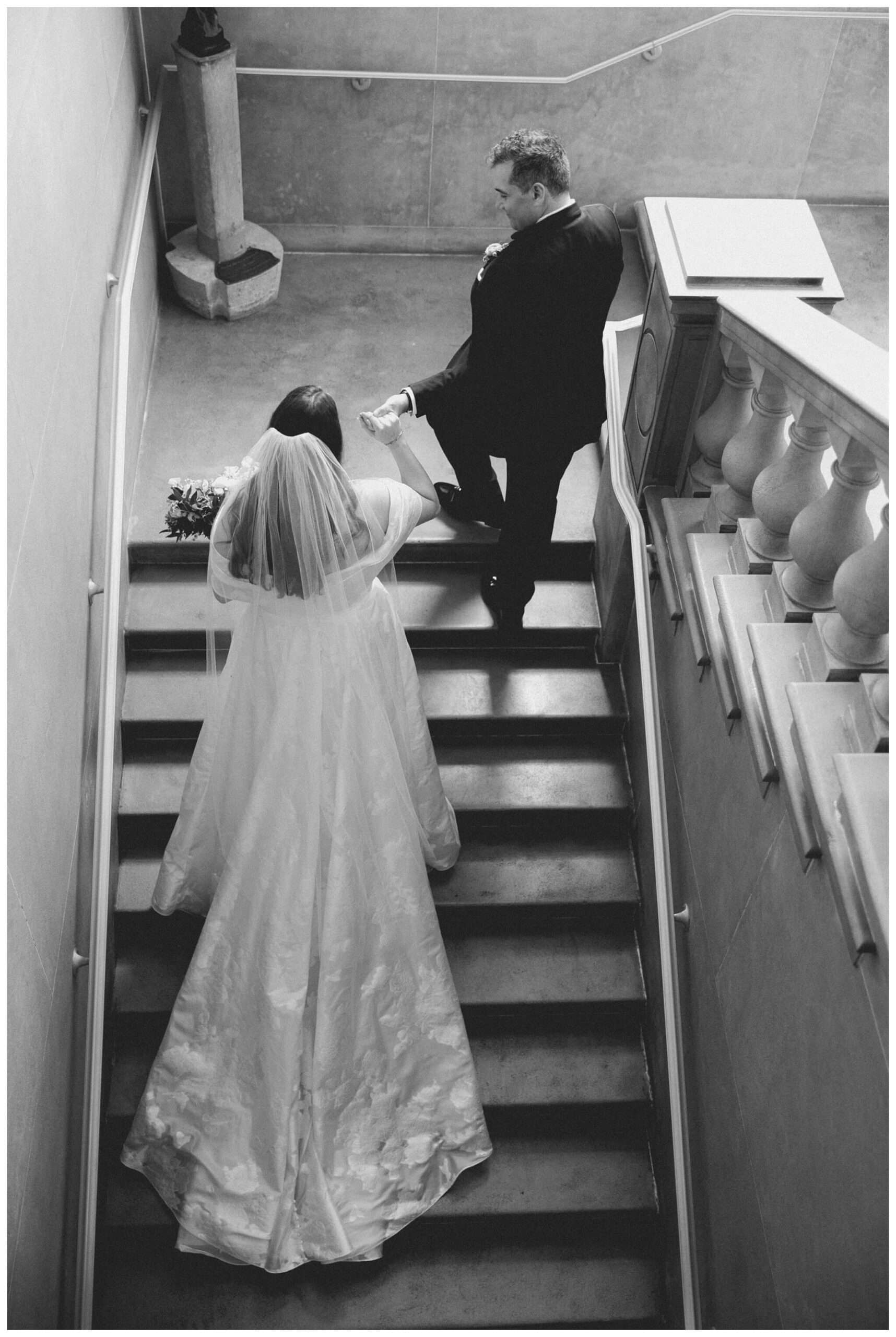 romantic beautiful mansion wedding photos at the war memorial in grosse pointe michigan by fear no more events and josh and andrea photography