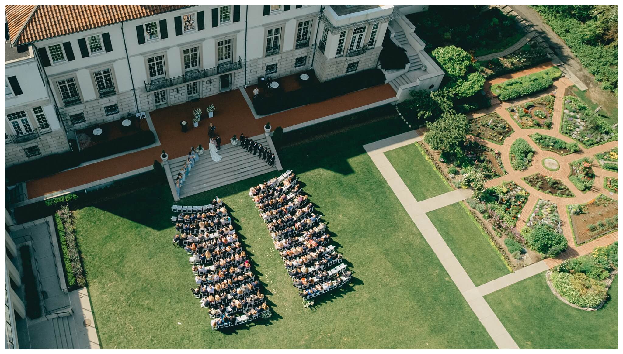 romantic beautiful mansion wedding photos at the war memorial in grosse pointe michigan by fear no more events and josh and andrea photography