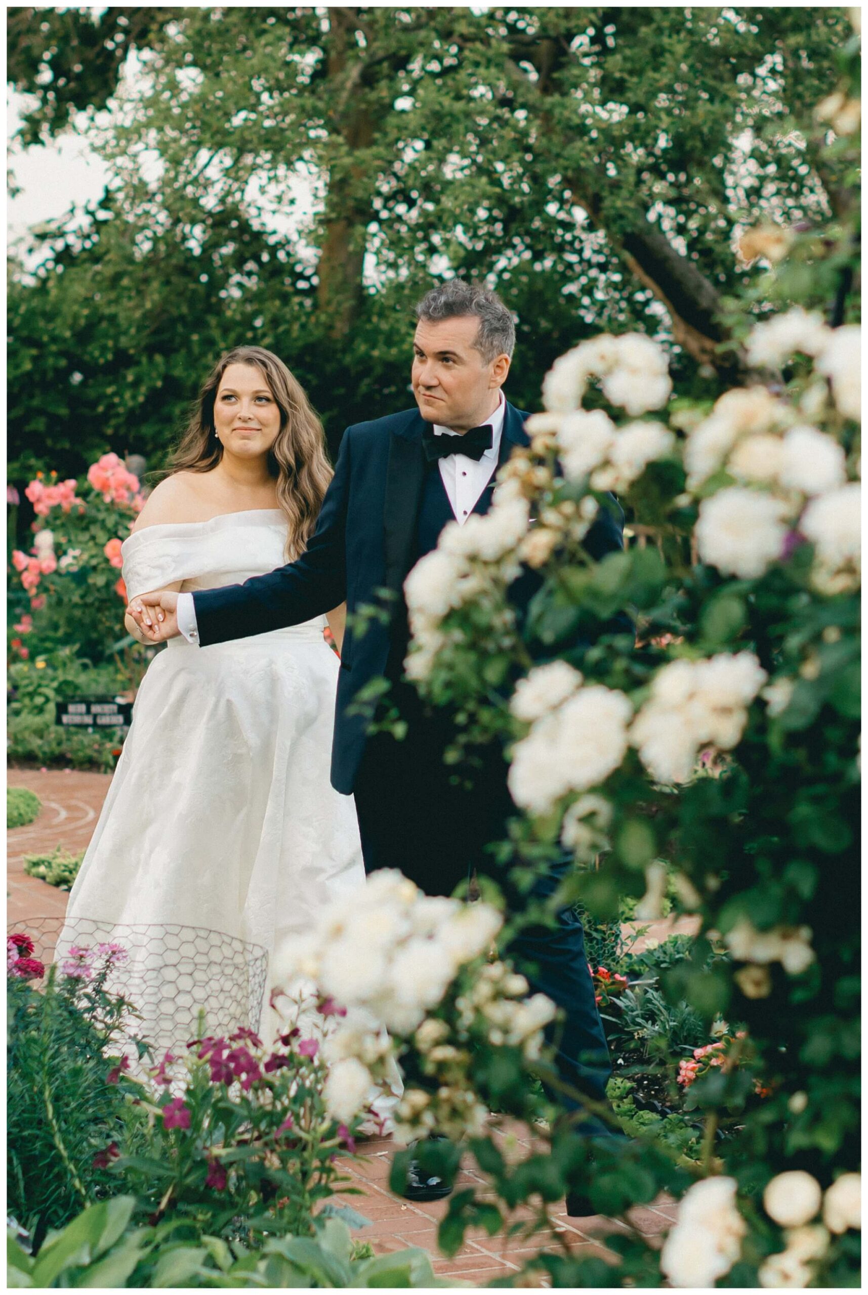 romantic beautiful mansion wedding photos at the war memorial in grosse pointe michigan by fear no more events and josh and andrea photography