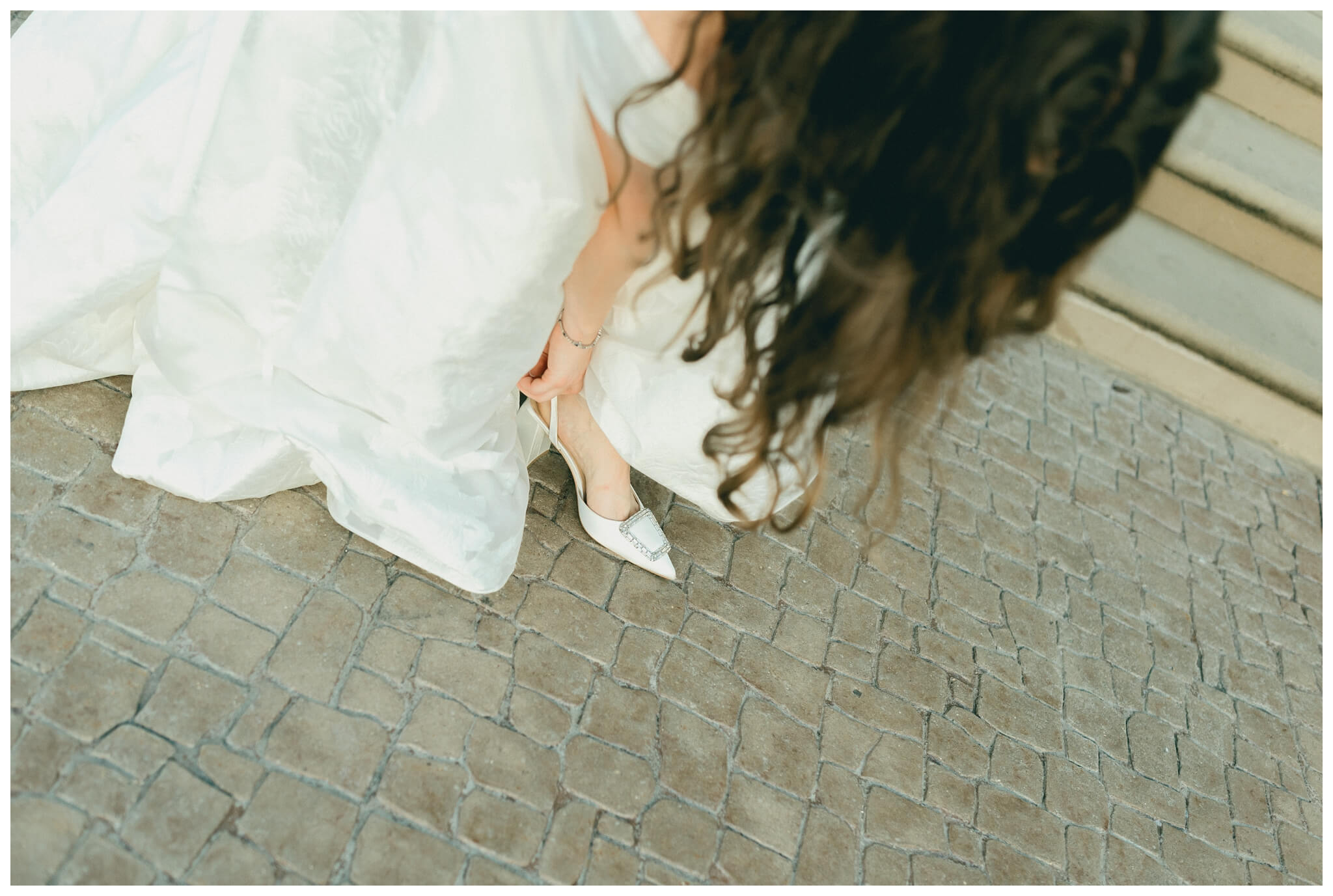romantic beautiful mansion wedding photos at the war memorial in grosse pointe michigan by fear no more events and josh and andrea photography