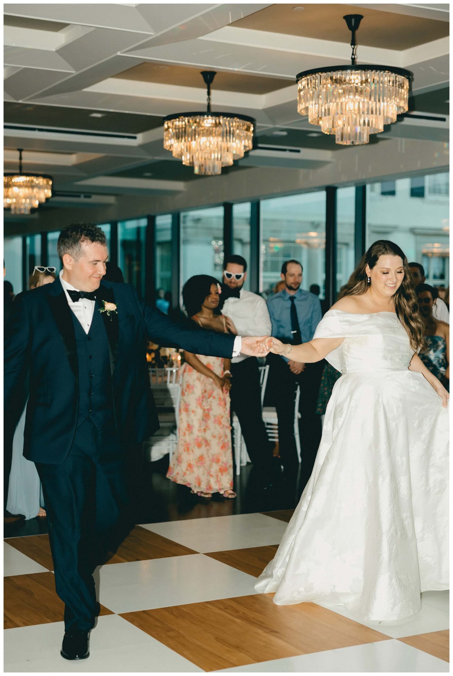 romantic beautiful mansion wedding photos at the war memorial in grosse pointe michigan by fear no more events and josh and andrea photography