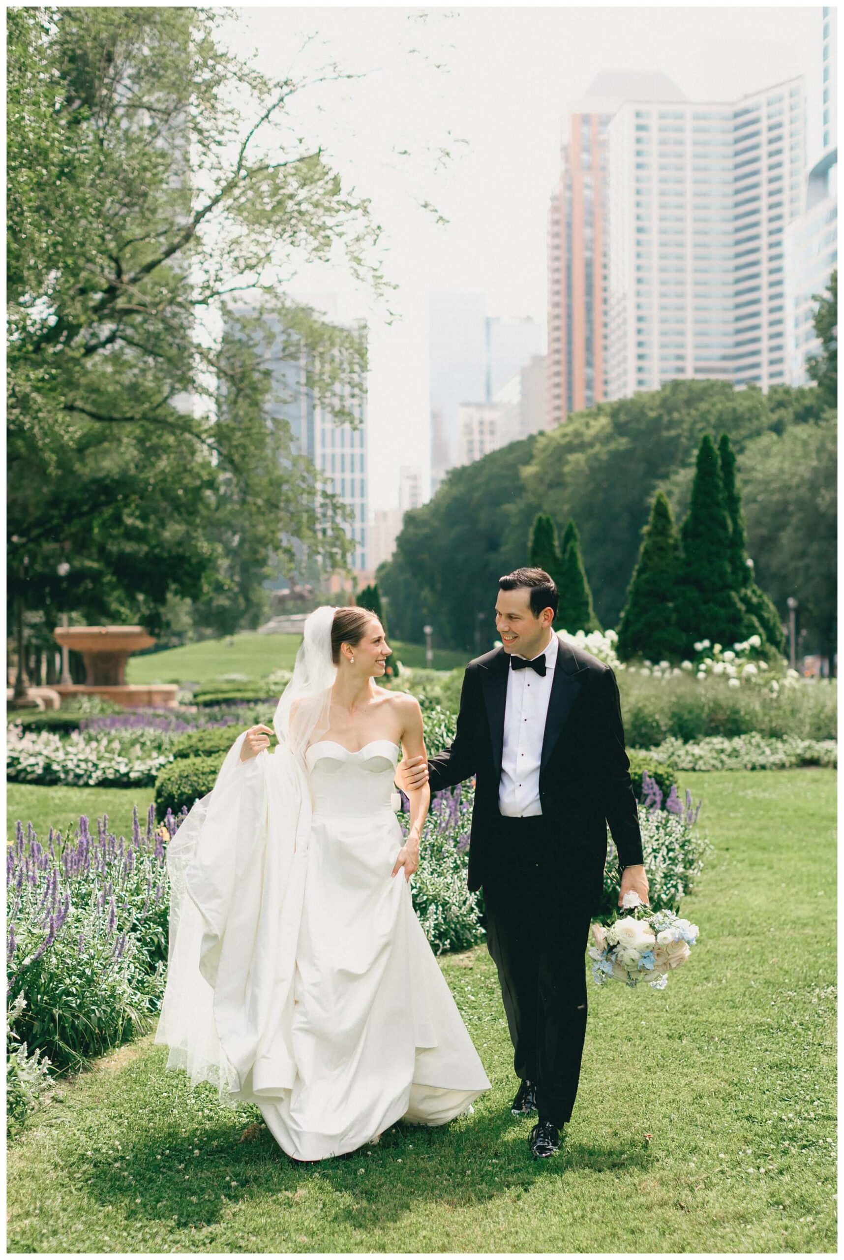 iconic black tie wedding at the pendry the dalcy grant park in downtown chicago with amelia cole events by josh and andrea photography 