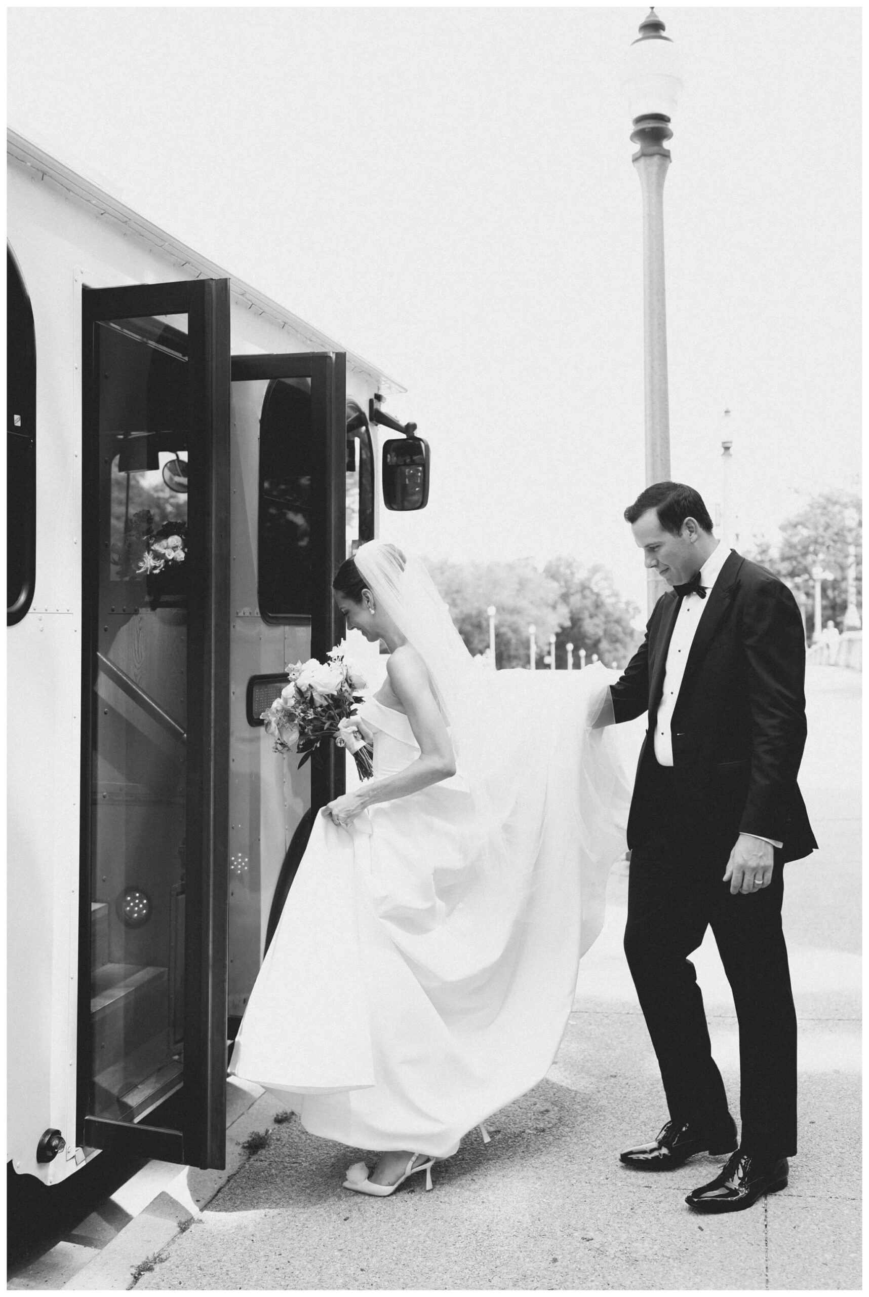 iconic black tie wedding at the pendry the dalcy grant park in downtown chicago with amelia cole events by josh and andrea photography 