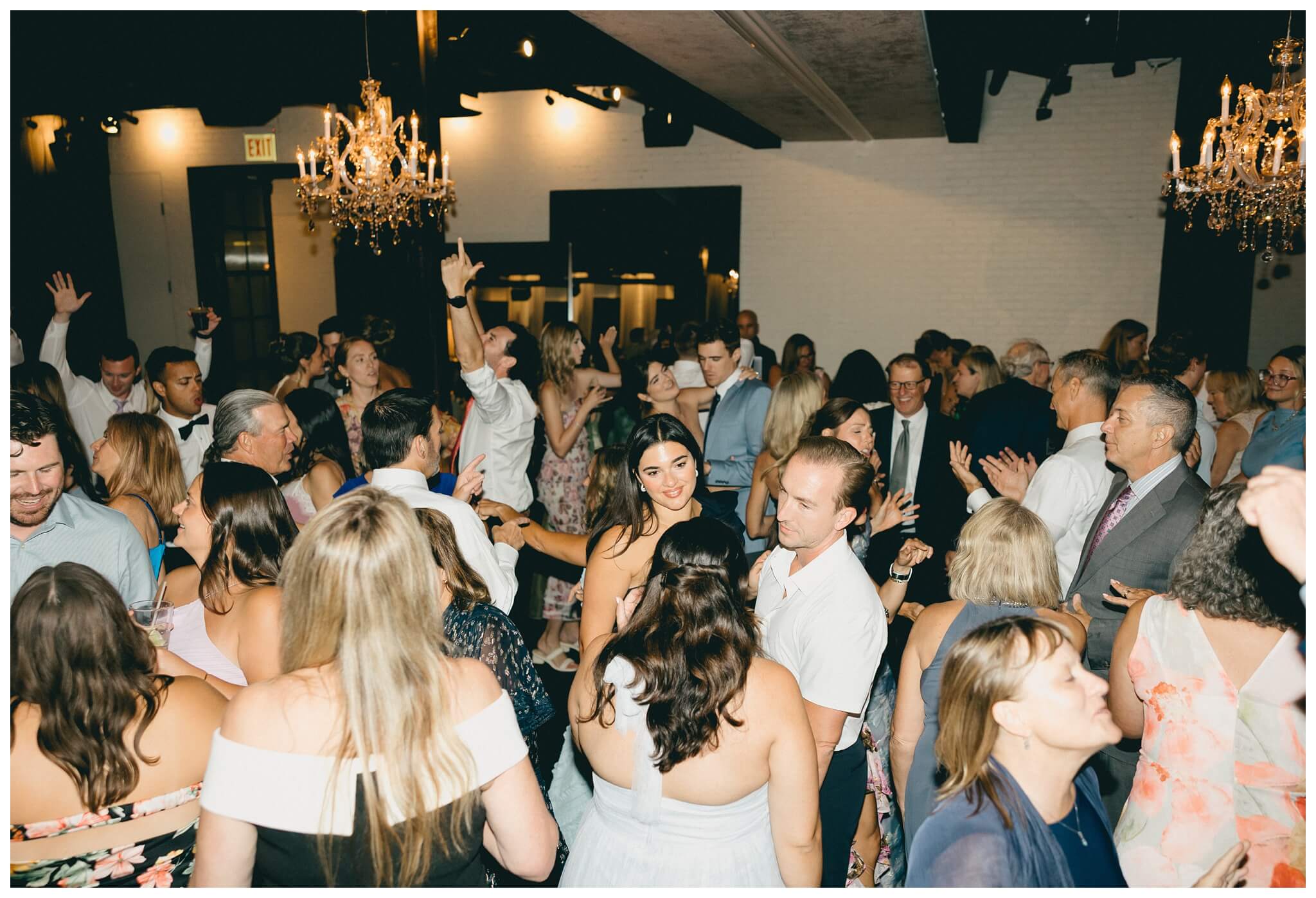 iconic black tie wedding at the pendry the dalcy grant park in downtown chicago with amelia cole events by josh and andrea photography 