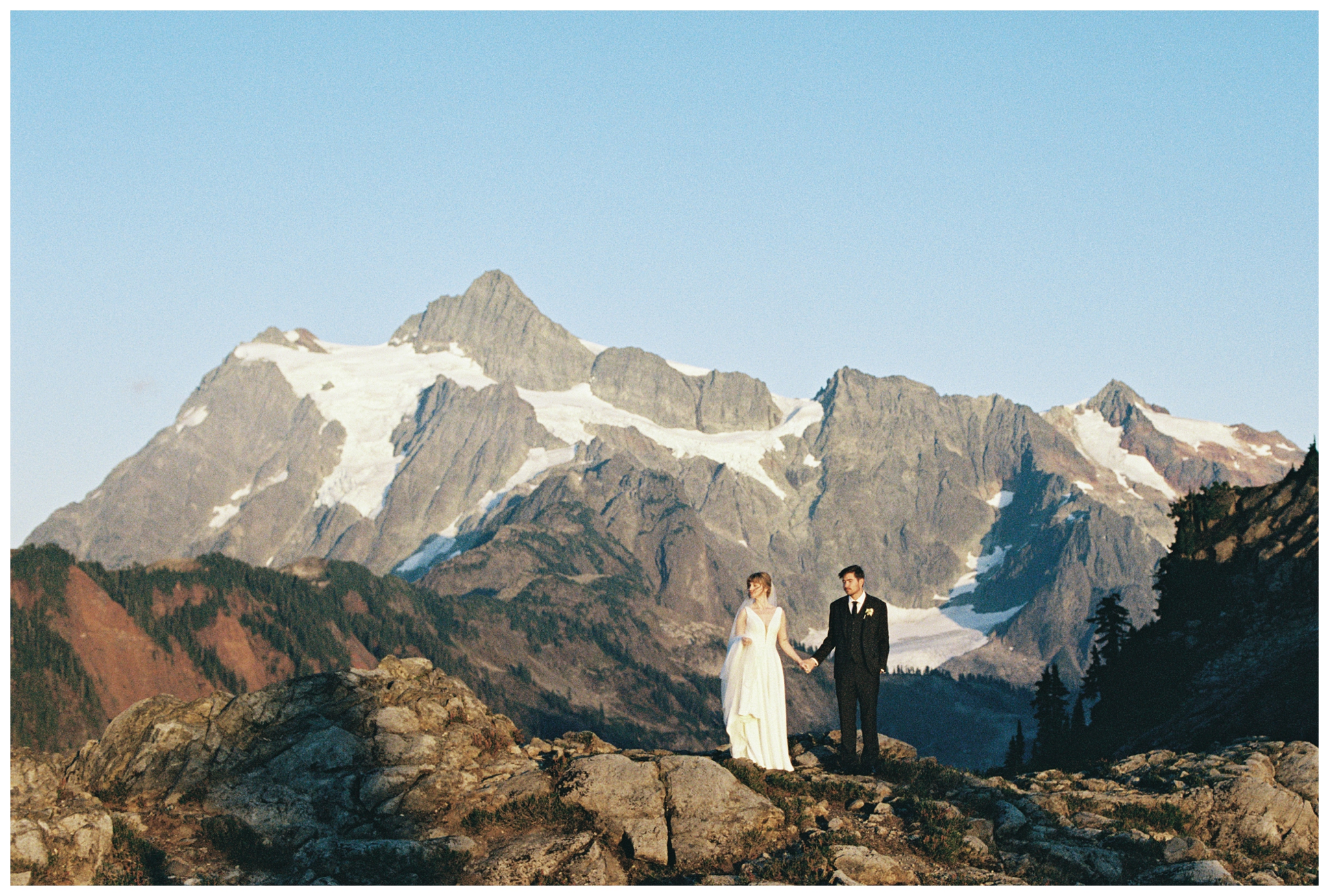 bride and groom majestic mountain wedding near deming washington by josh and andrea photography