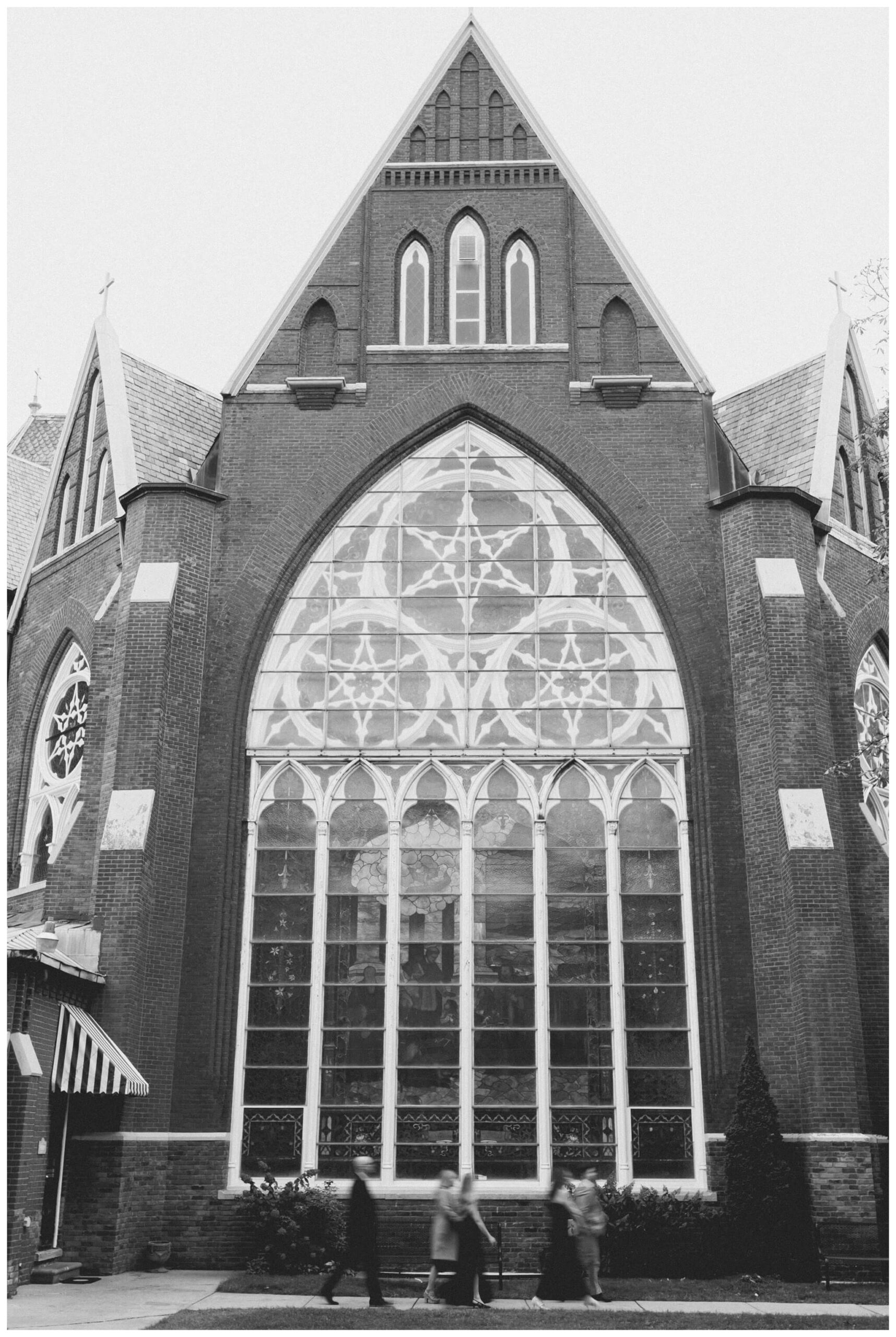 black and white hollywood inspired downtown wedding at the detroit institute of arts and colony club by josh and andrea photography