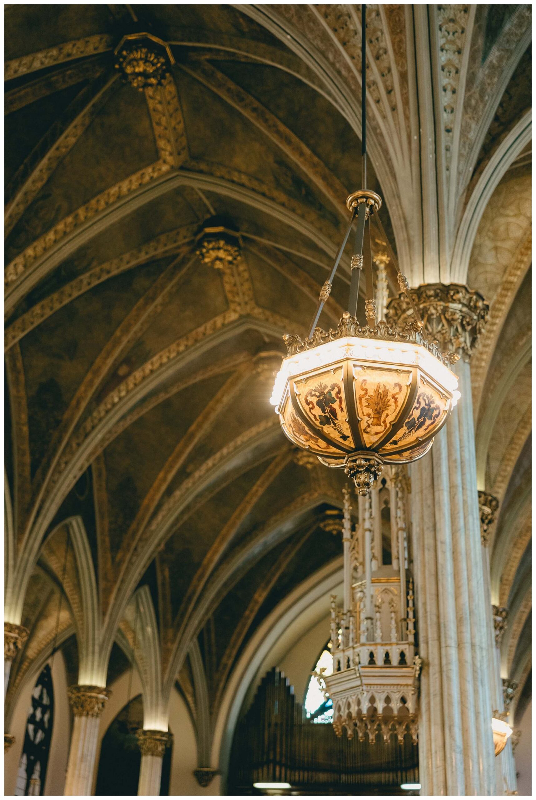 black and white hollywood inspired downtown wedding at the detroit institute of arts and colony club by josh and andrea photography
