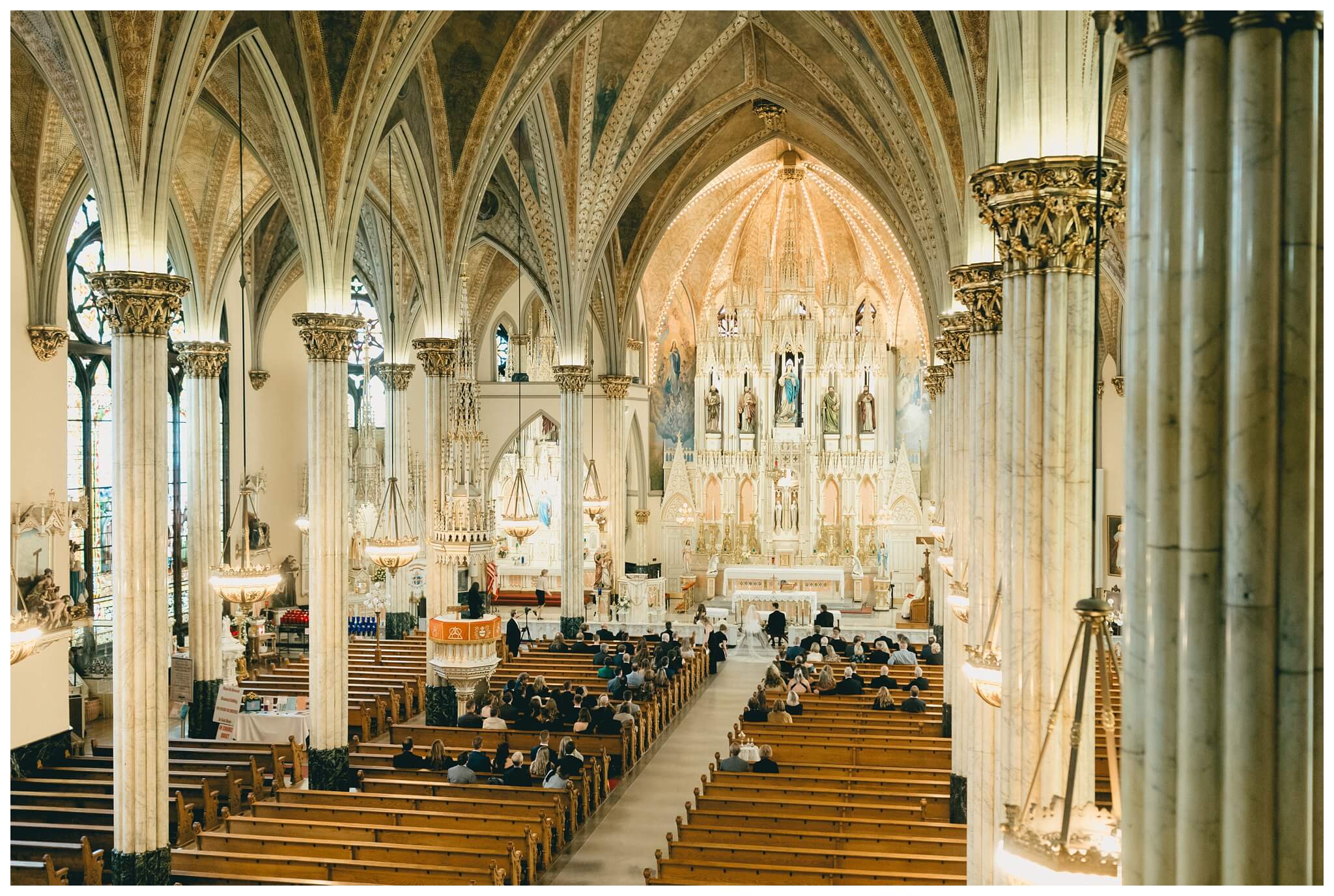 black and white hollywood inspired downtown wedding at the detroit institute of arts and colony club by josh and andrea photography