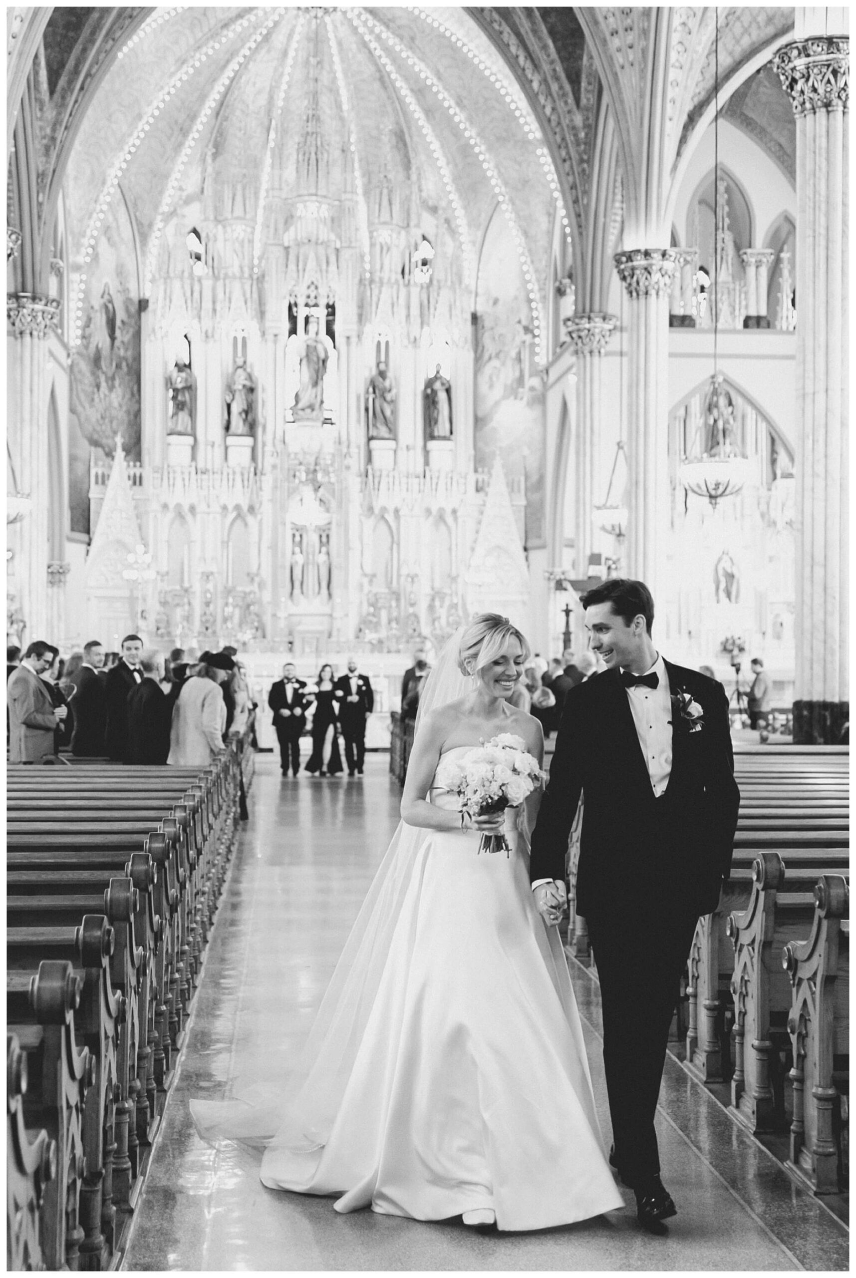 black and white hollywood inspired downtown wedding at the detroit institute of arts and colony club by josh and andrea photography