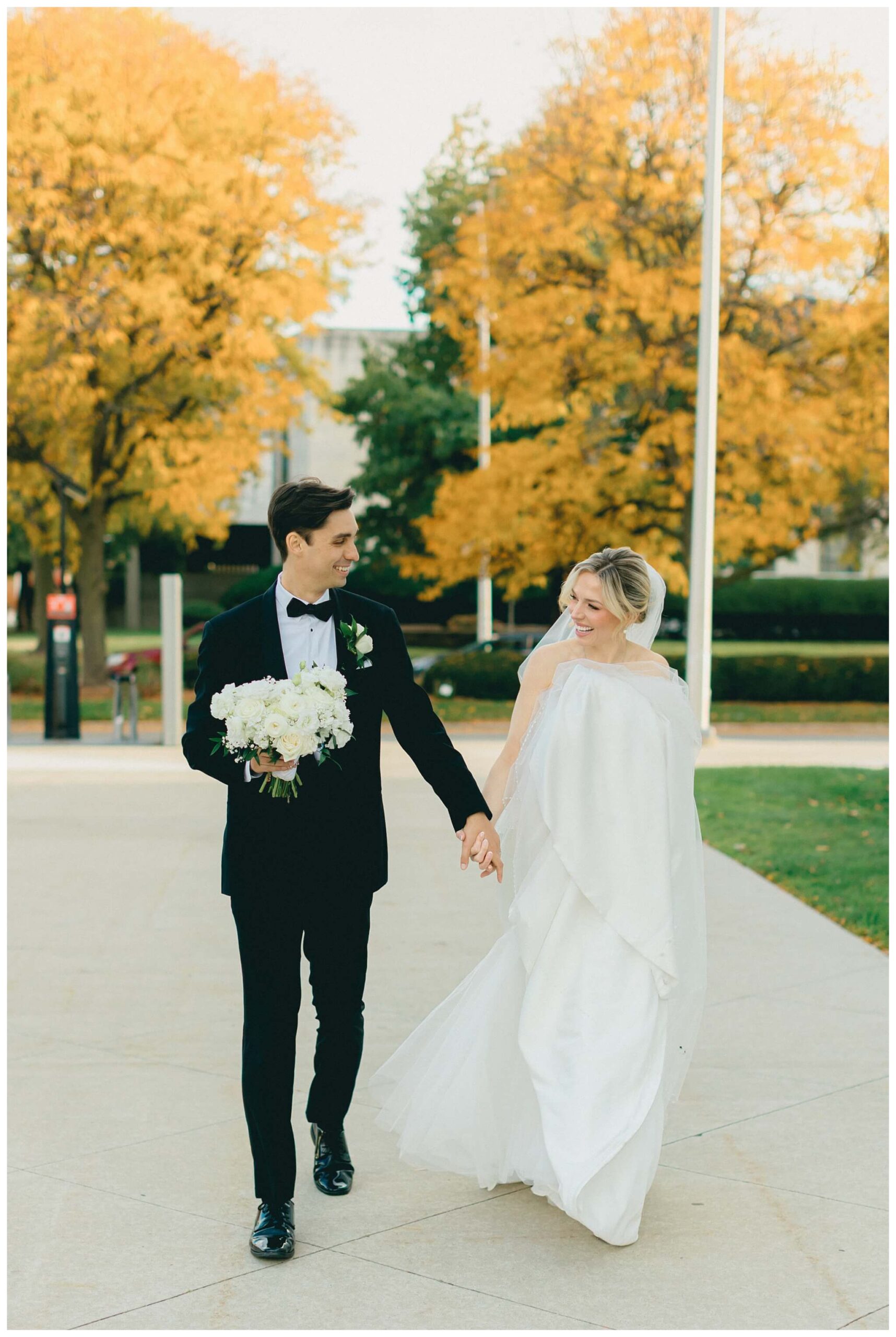 black and white hollywood inspired downtown wedding at the detroit institute of arts and colony club by josh and andrea photography