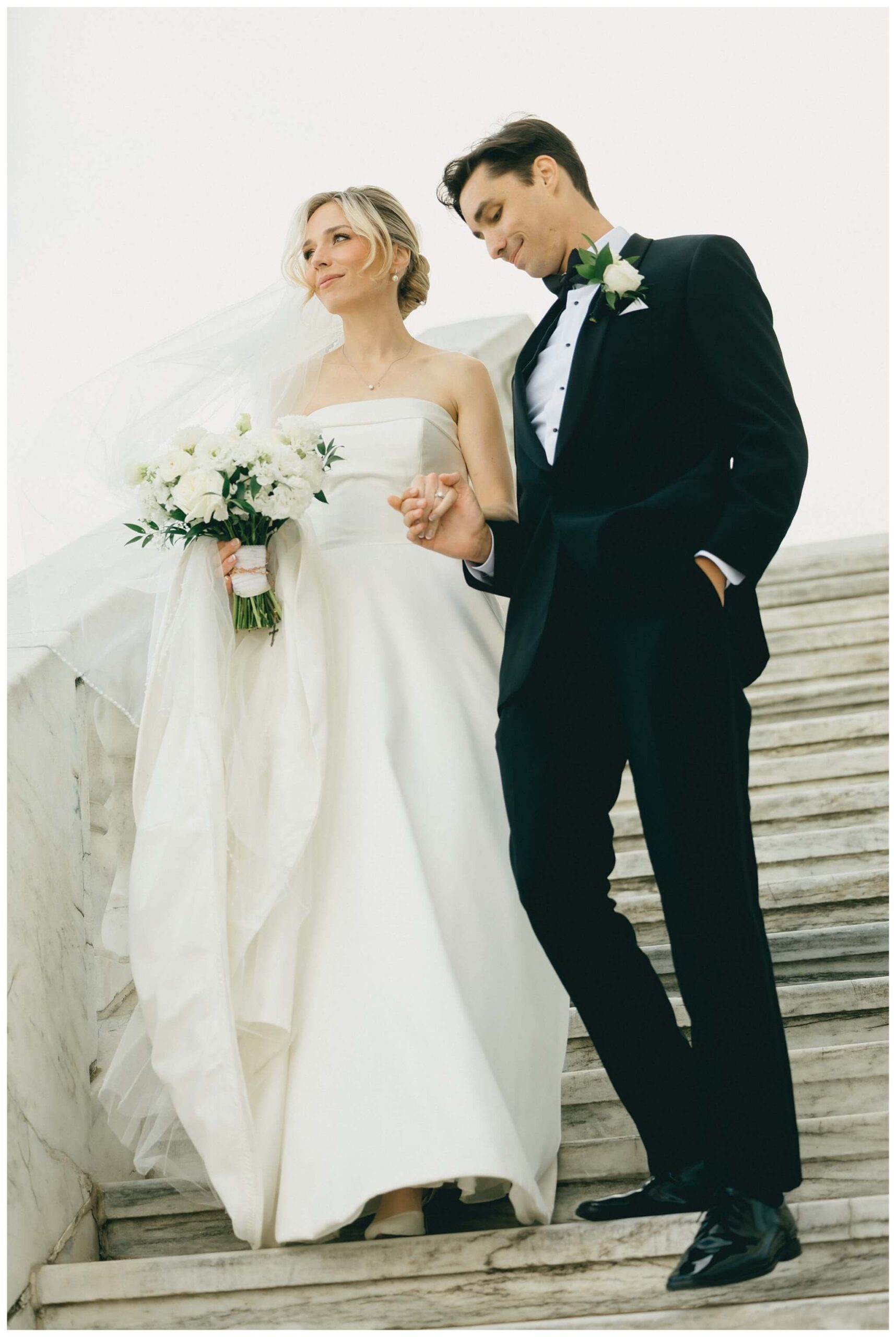 black and white hollywood inspired downtown wedding at the detroit institute of arts and colony club by josh and andrea photography