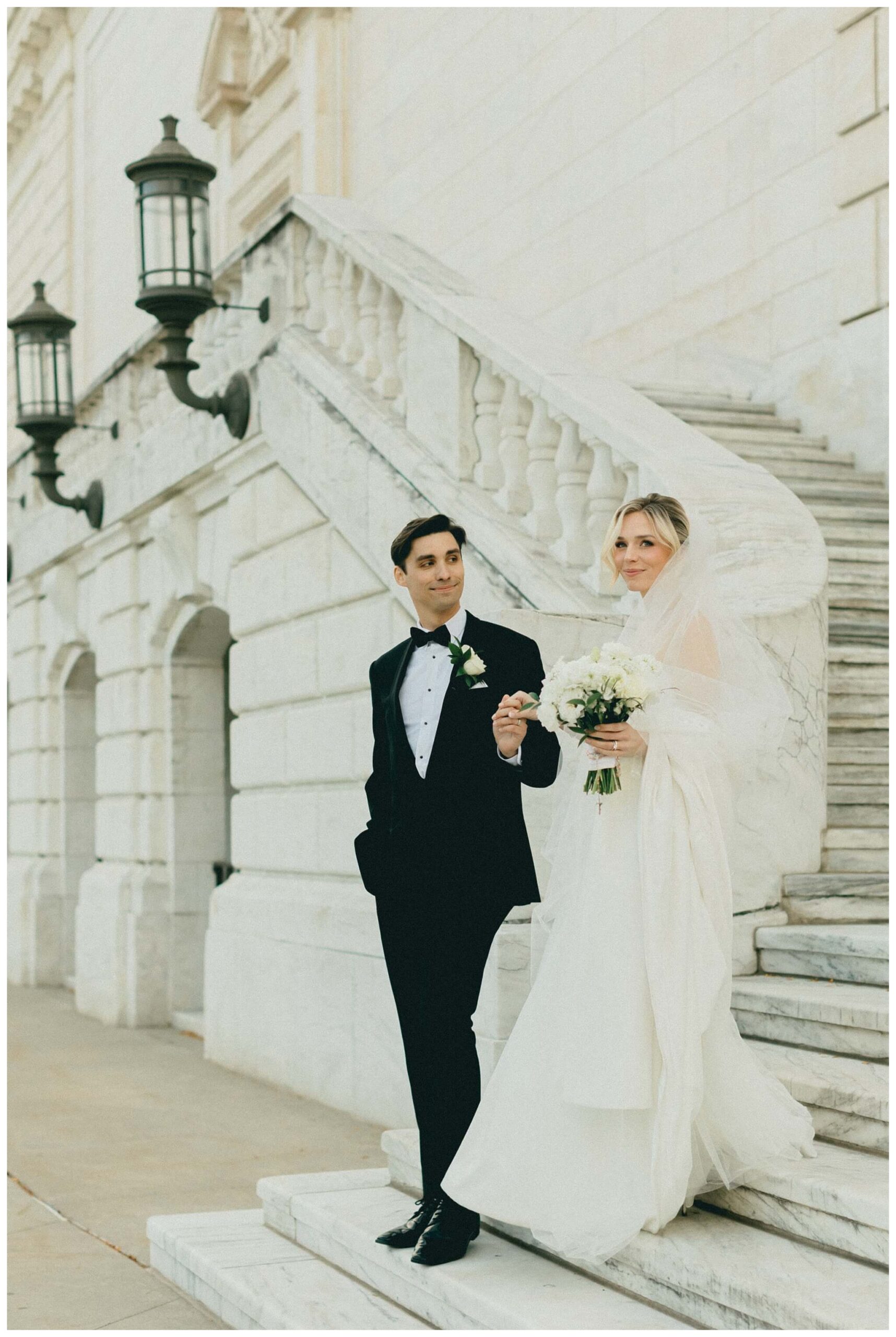 black and white hollywood inspired downtown wedding at the detroit institute of arts and colony club by josh and andrea photography