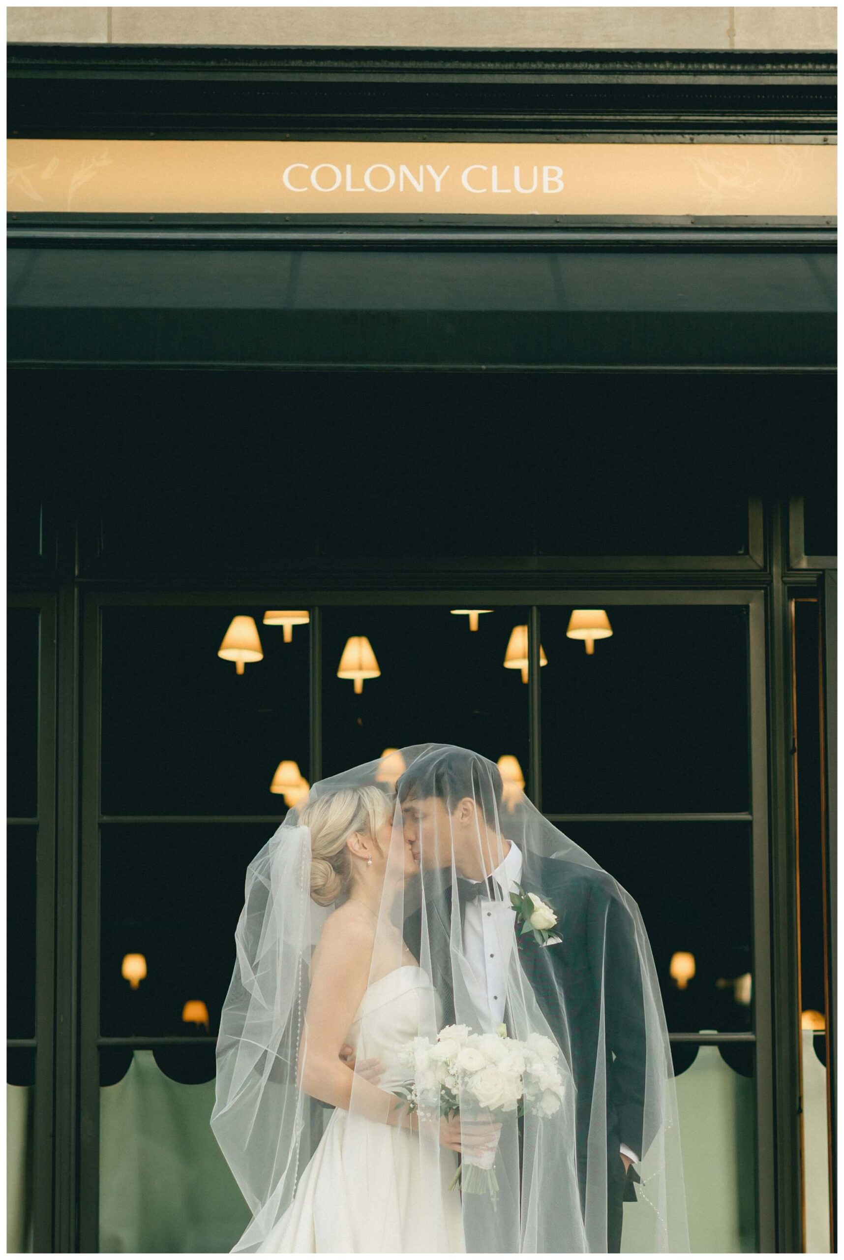 black and white hollywood inspired downtown wedding at the detroit institute of arts and colony club by josh and andrea photography