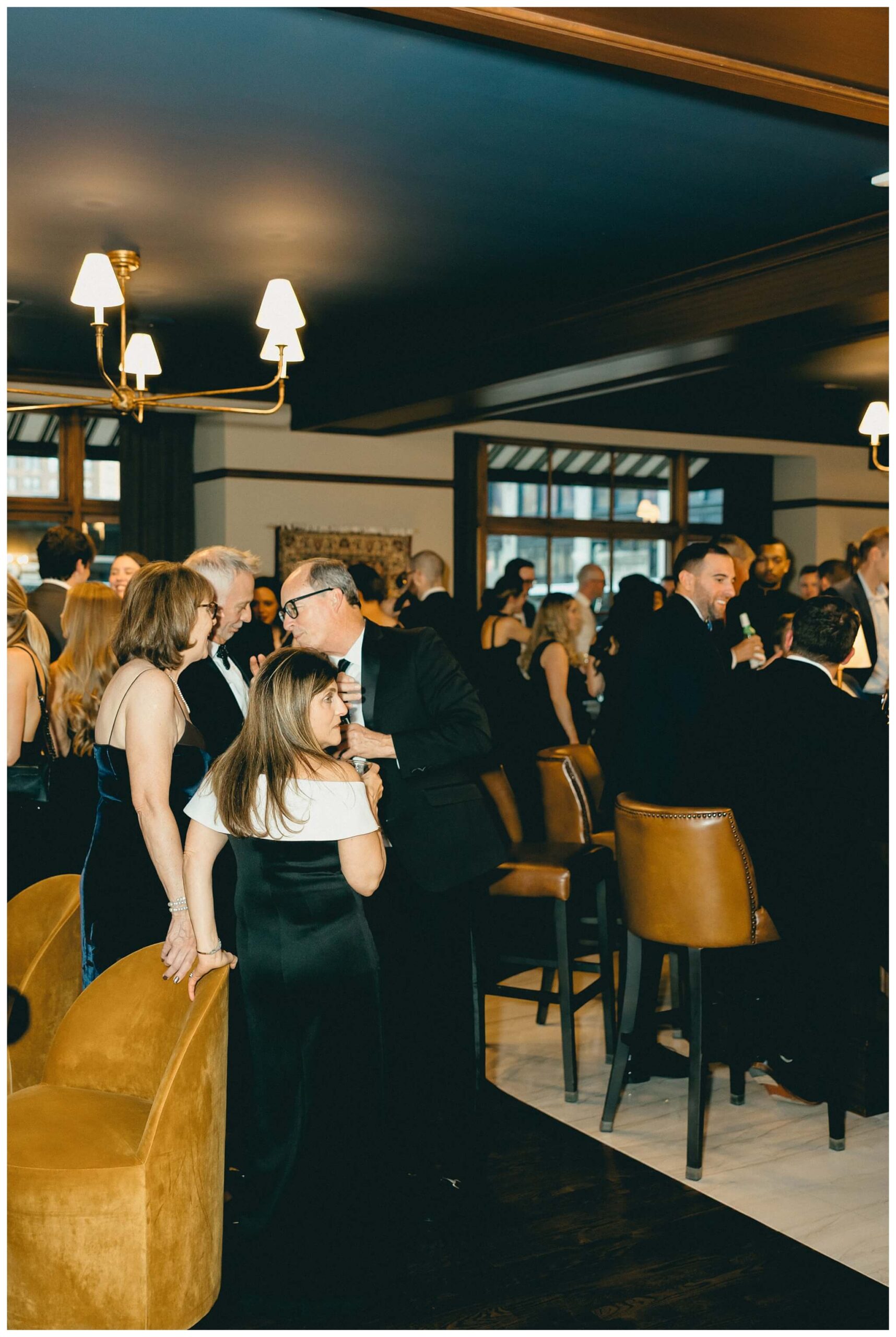 black and white hollywood inspired downtown wedding at the detroit institute of arts and colony club by josh and andrea photography