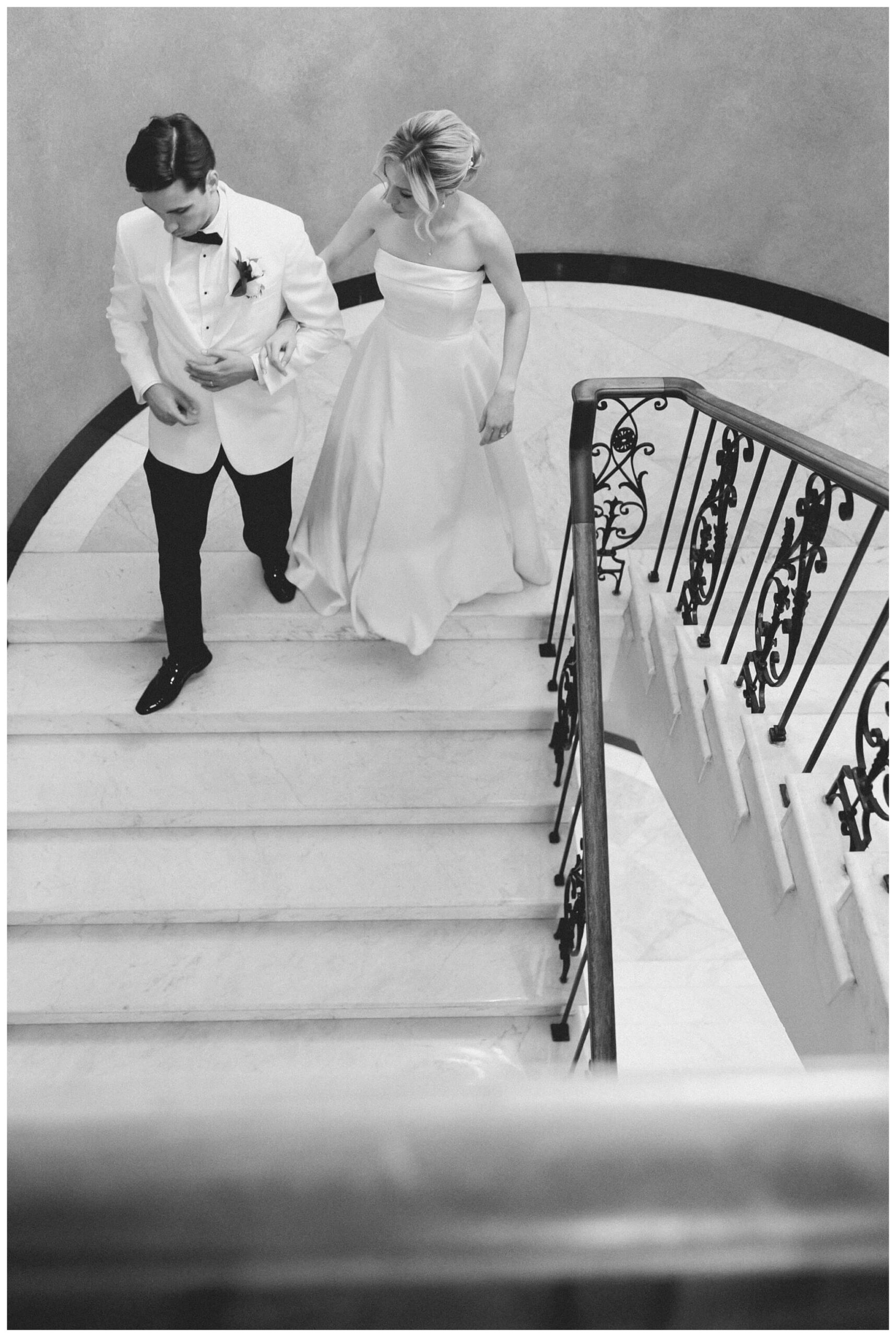 black and white hollywood inspired downtown wedding at the detroit institute of arts and colony club by josh and andrea photography