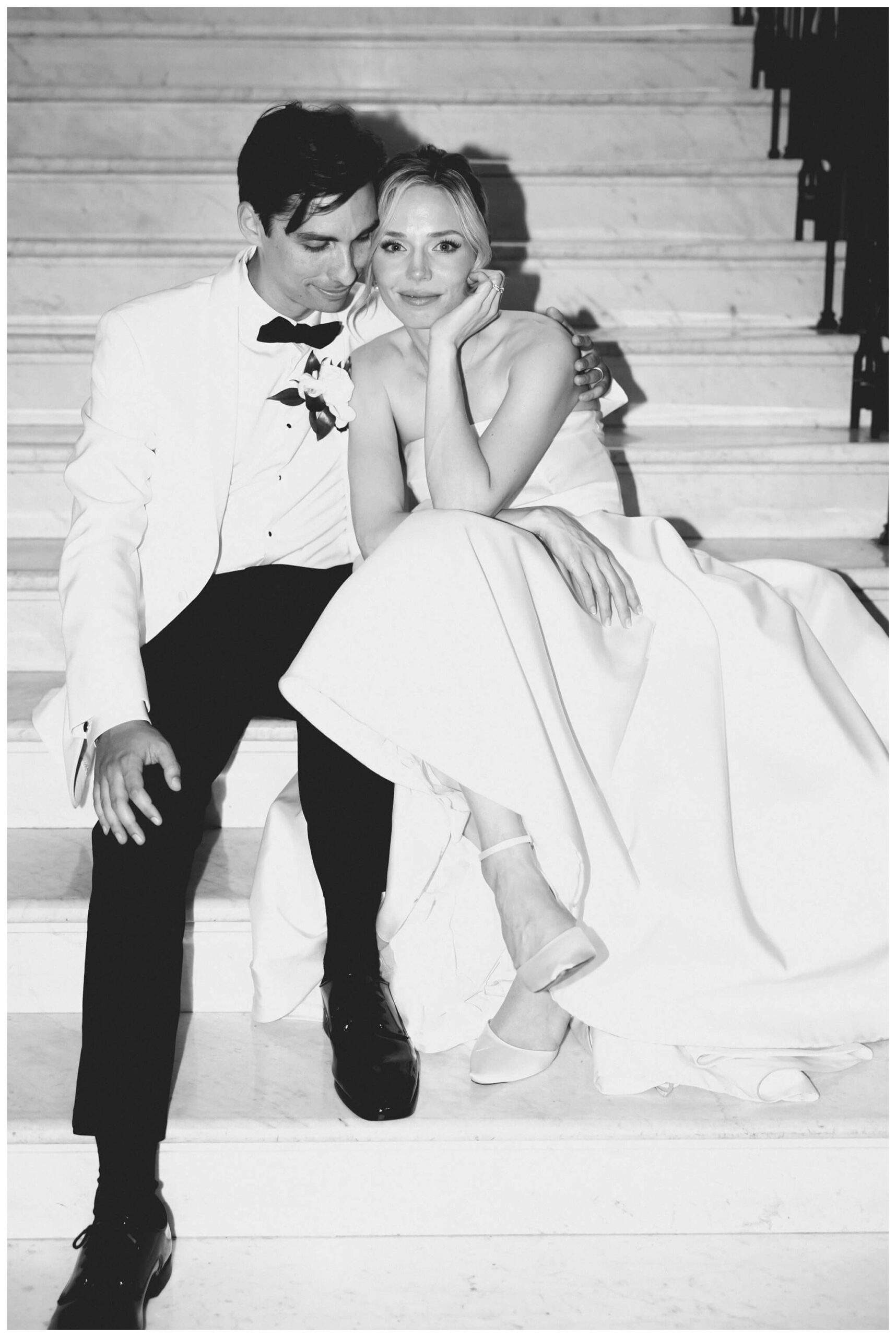 black and white hollywood inspired downtown wedding at the detroit institute of arts and colony club by josh and andrea photography