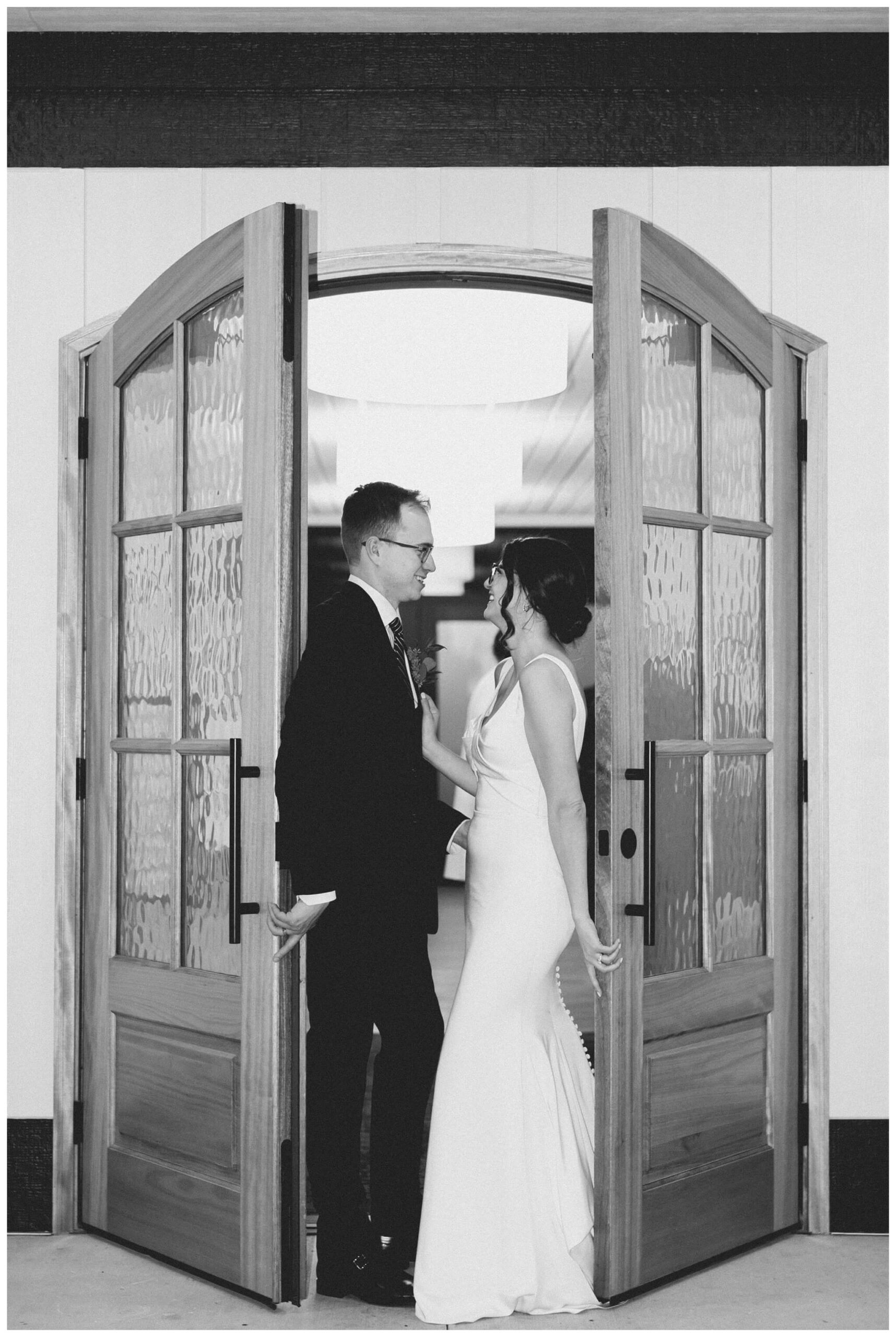 beautiful fall wedding at venue bella giordata near grand rapids michigan by josh and andrea photography