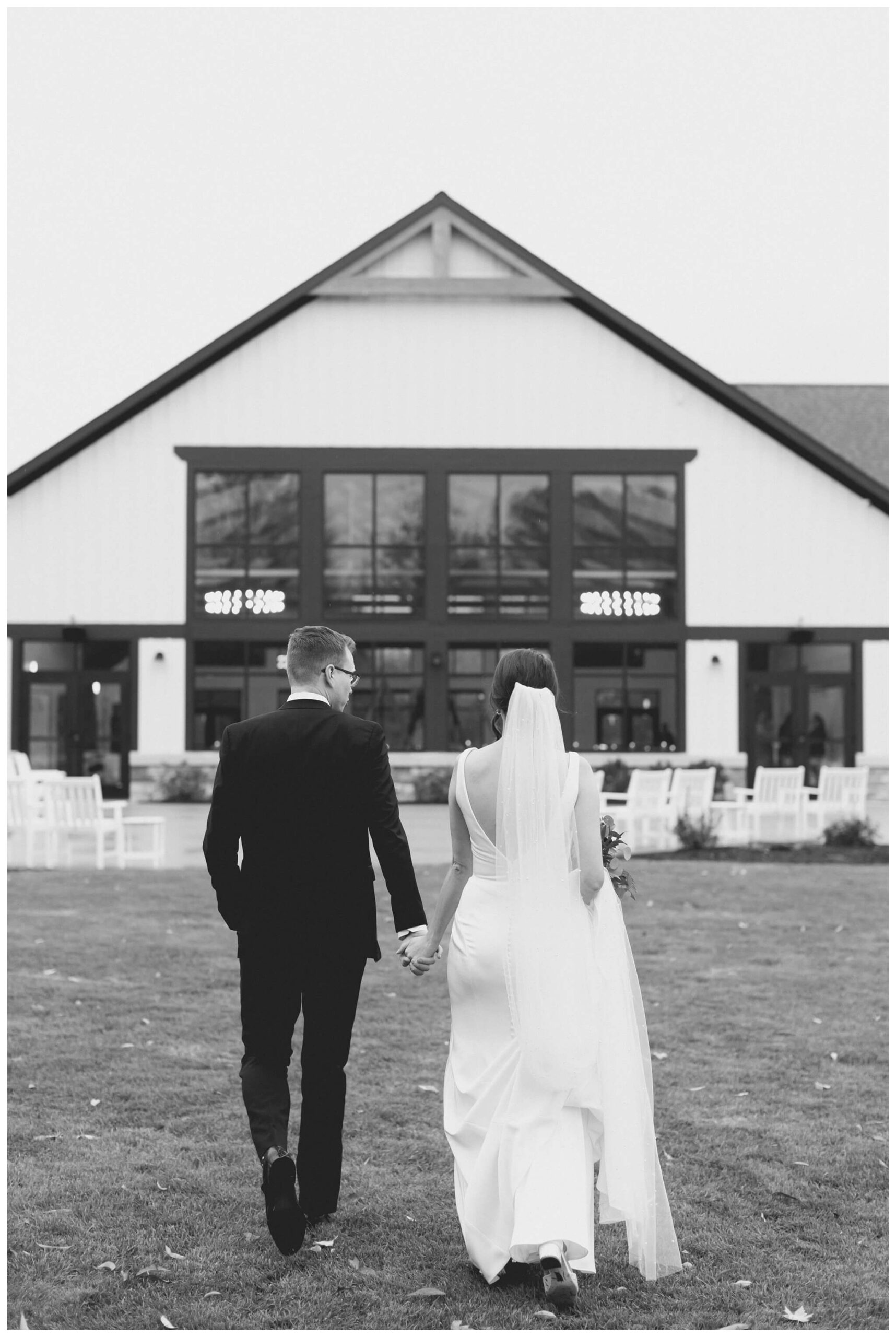 beautiful fall wedding at venue bella giordata near grand rapids michigan by josh and andrea photography